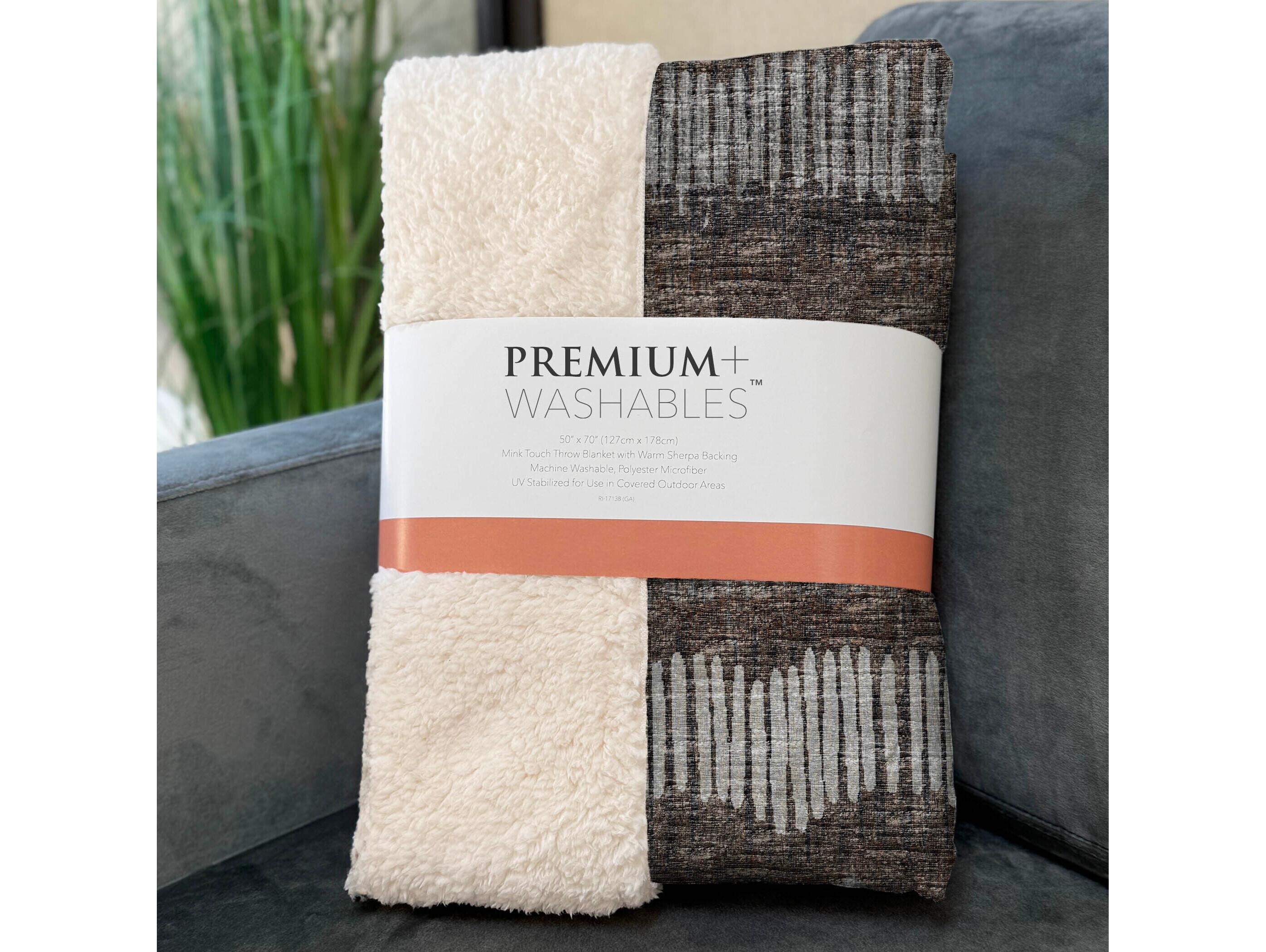 Dalyn Sherpa Brown Polyester Throw