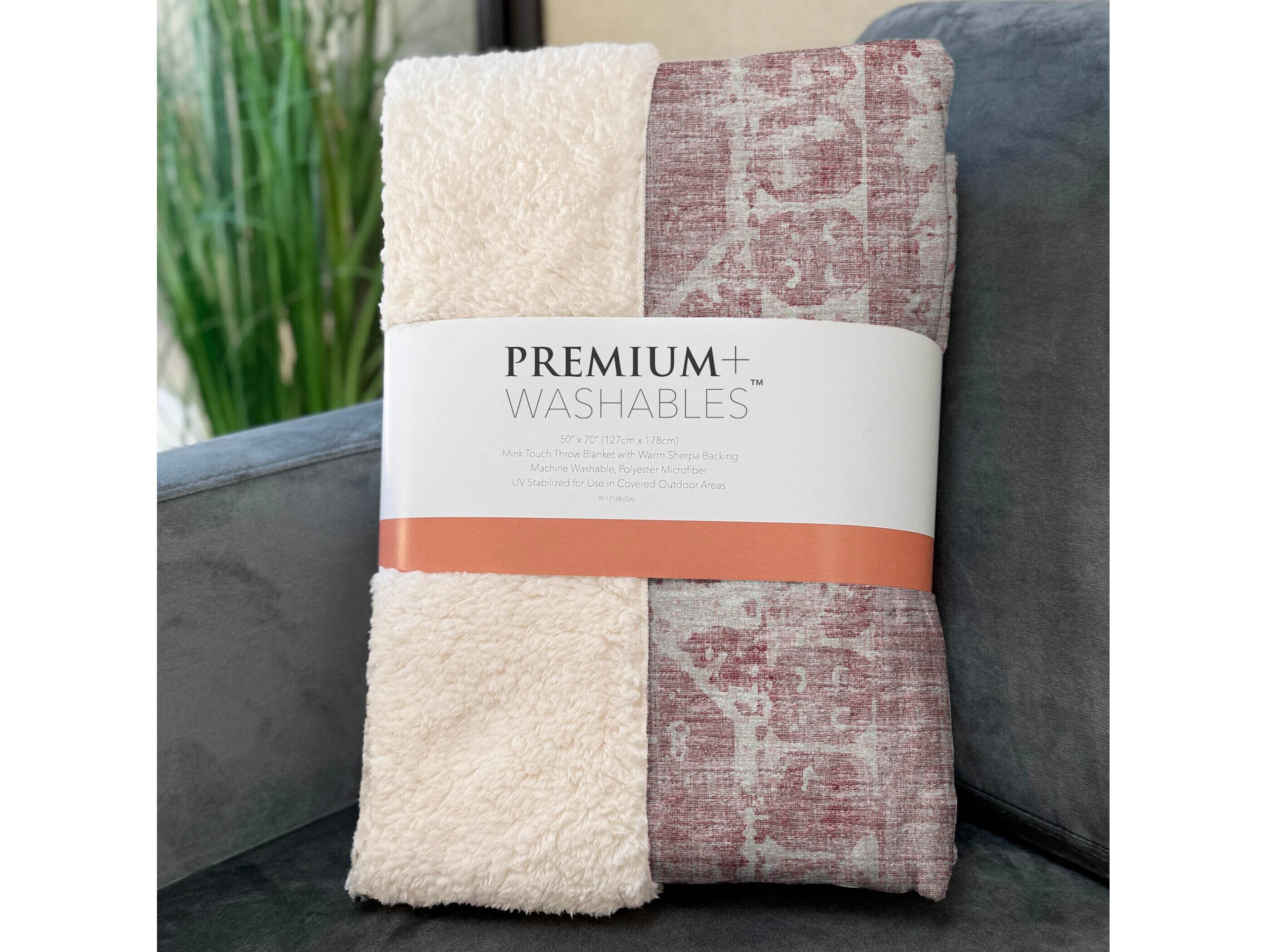 Dalyn Sherpa Pink Polyester Throw