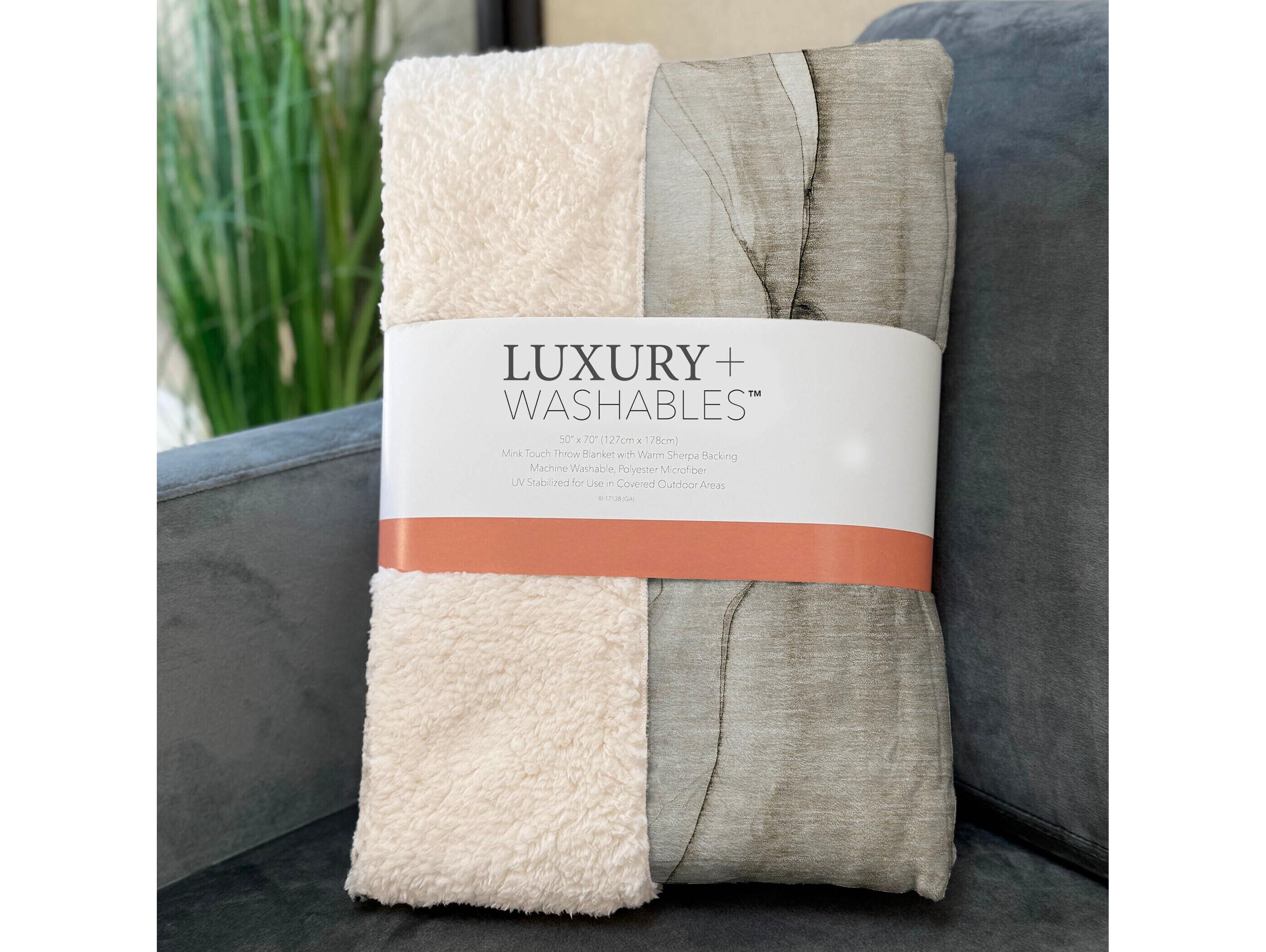 Dalyn Sherpa Brown Polyester Throw