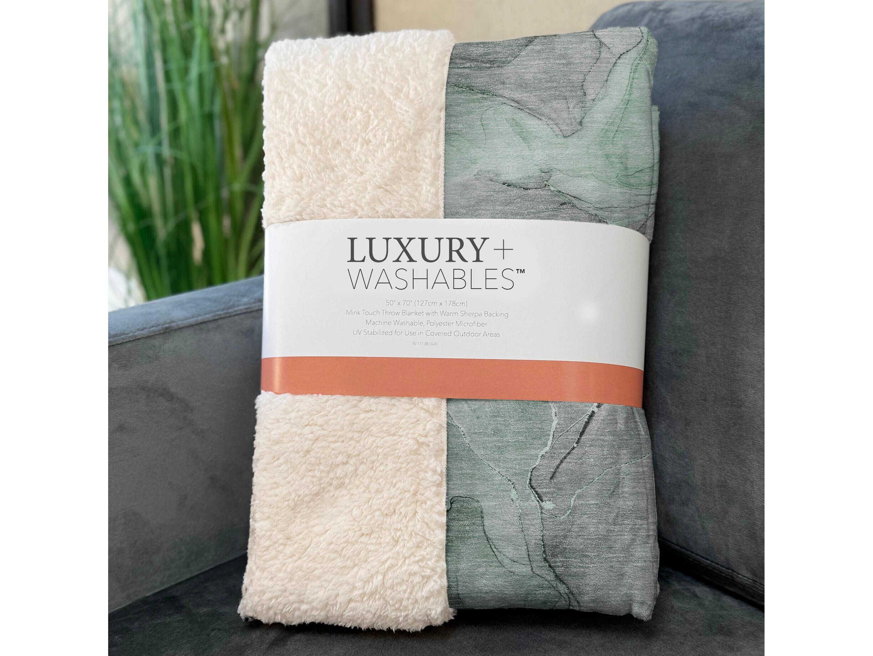 Dalyn Sherpa Green Polyester Throw