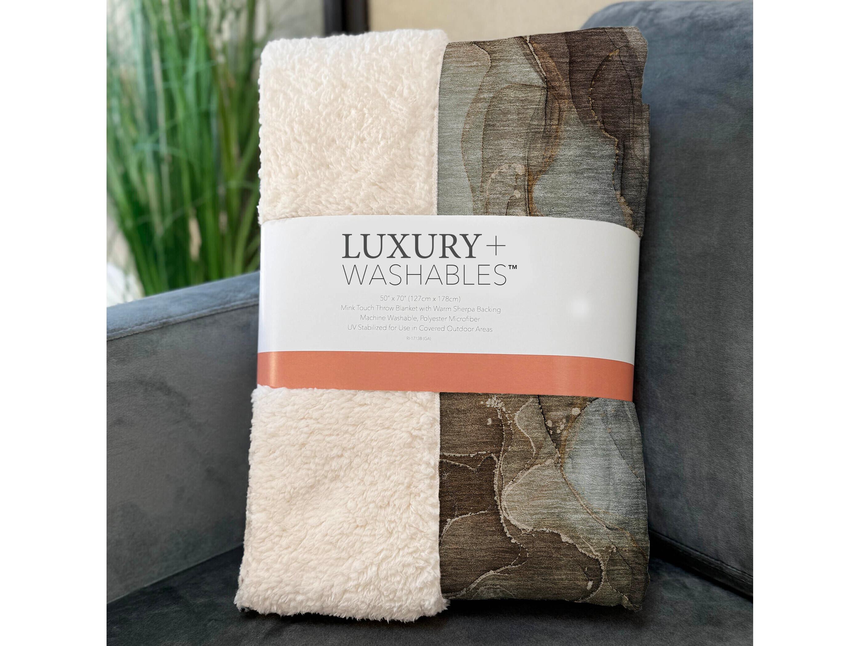 Dalyn Sherpa Brown Polyester Throw