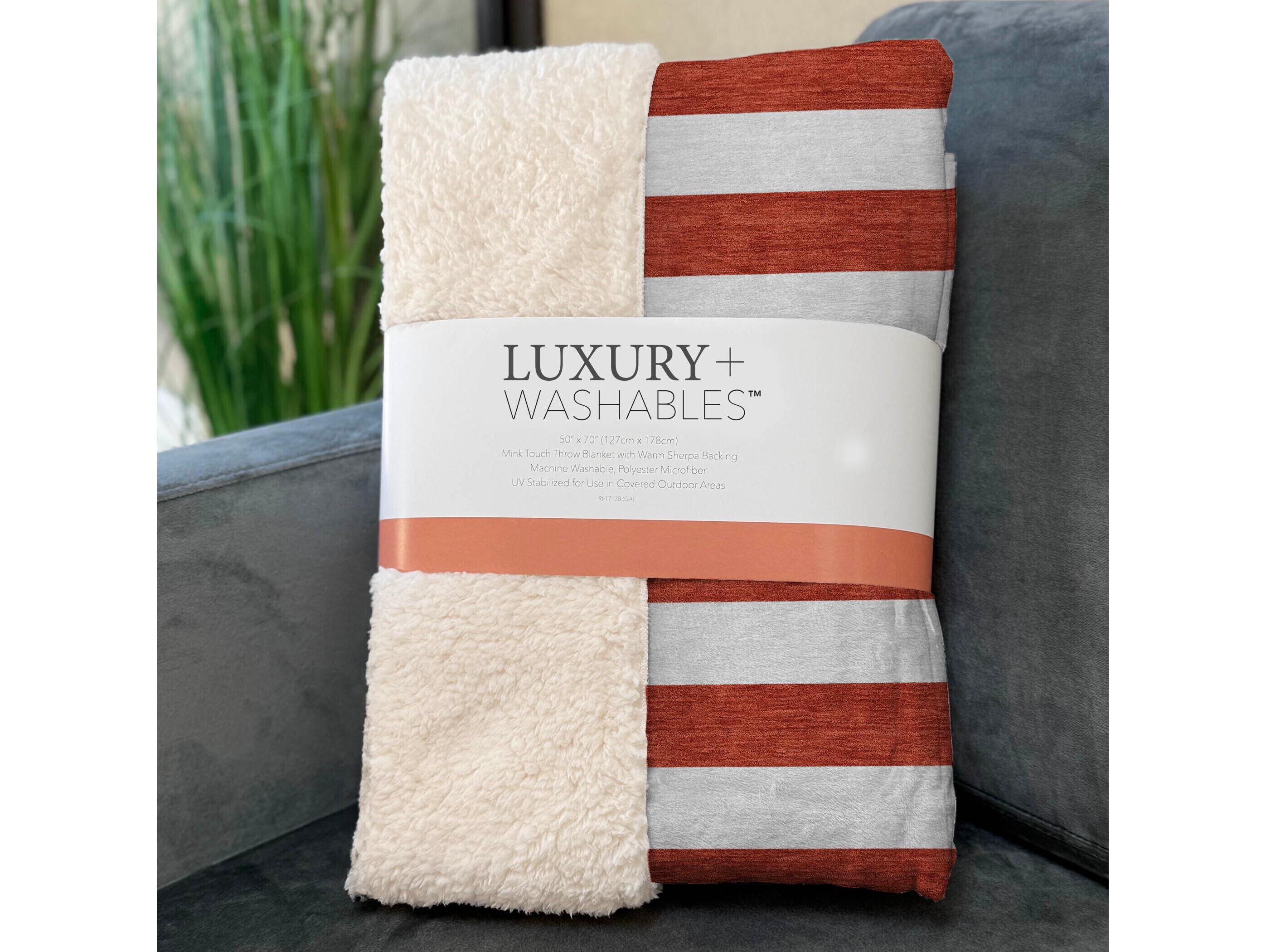 Dalyn Sherpa Red Polyester Throw