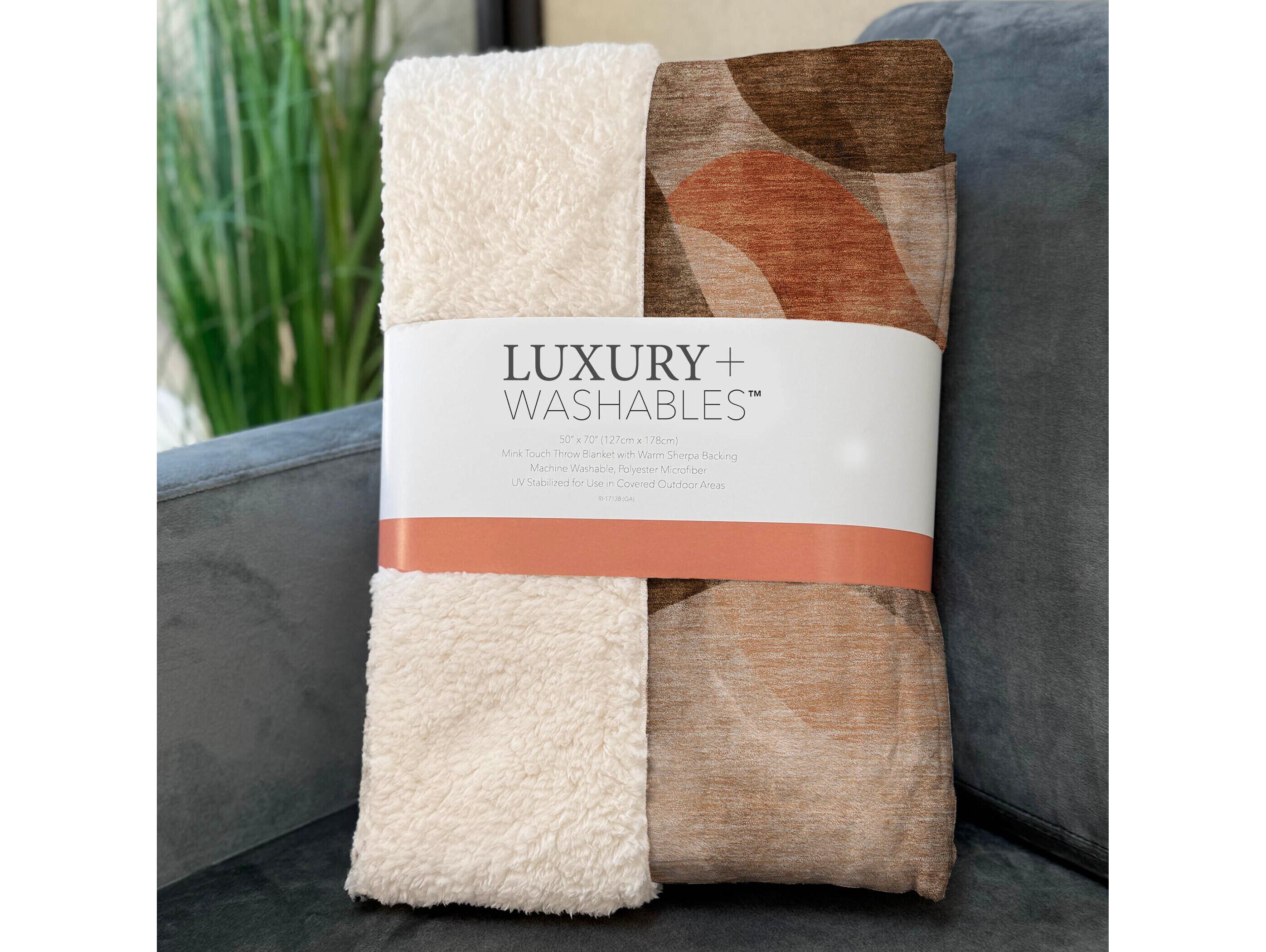 Dalyn Sherpa Brown Polyester Throw