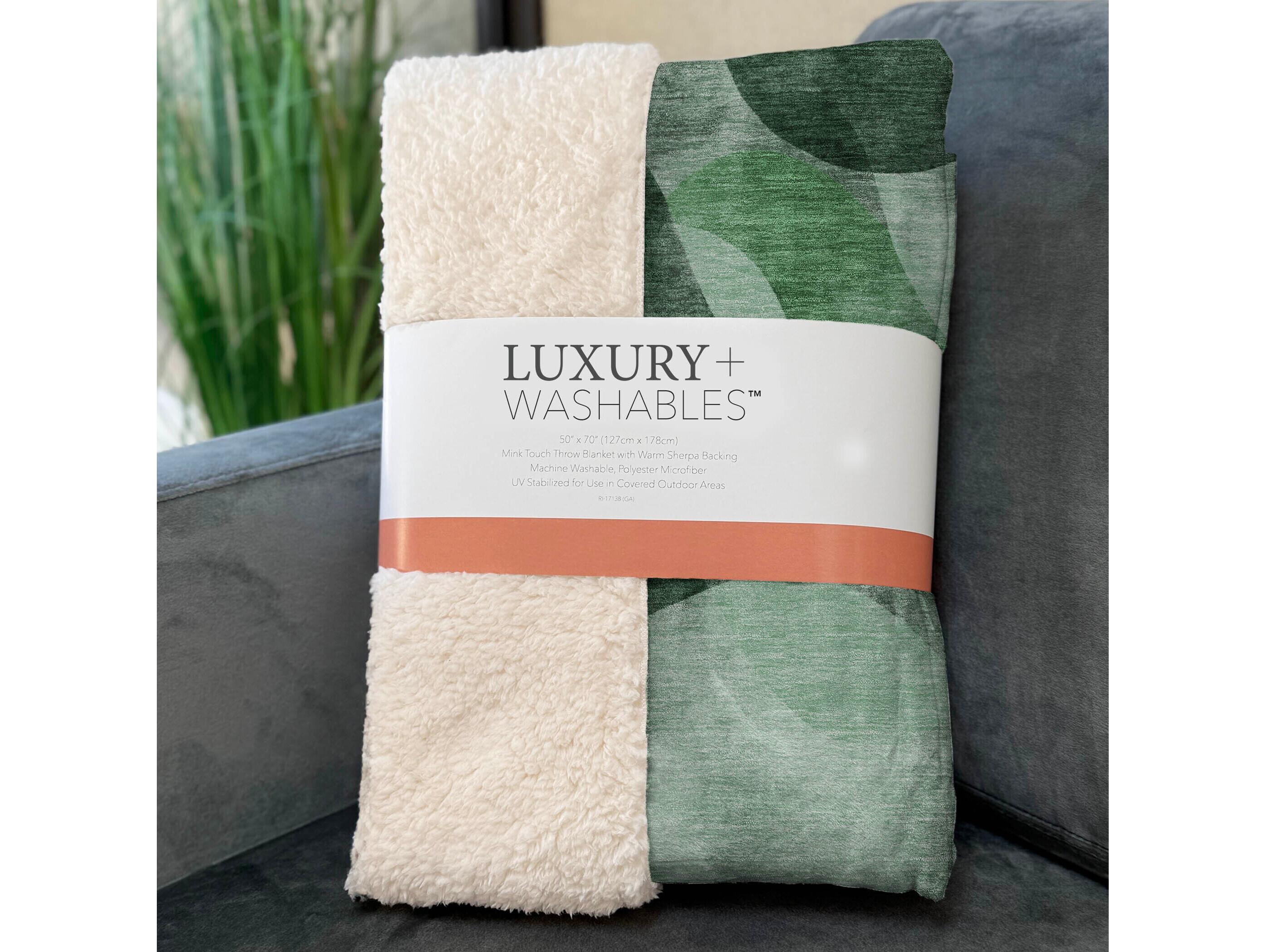 Dalyn Sherpa Green Polyester Throw