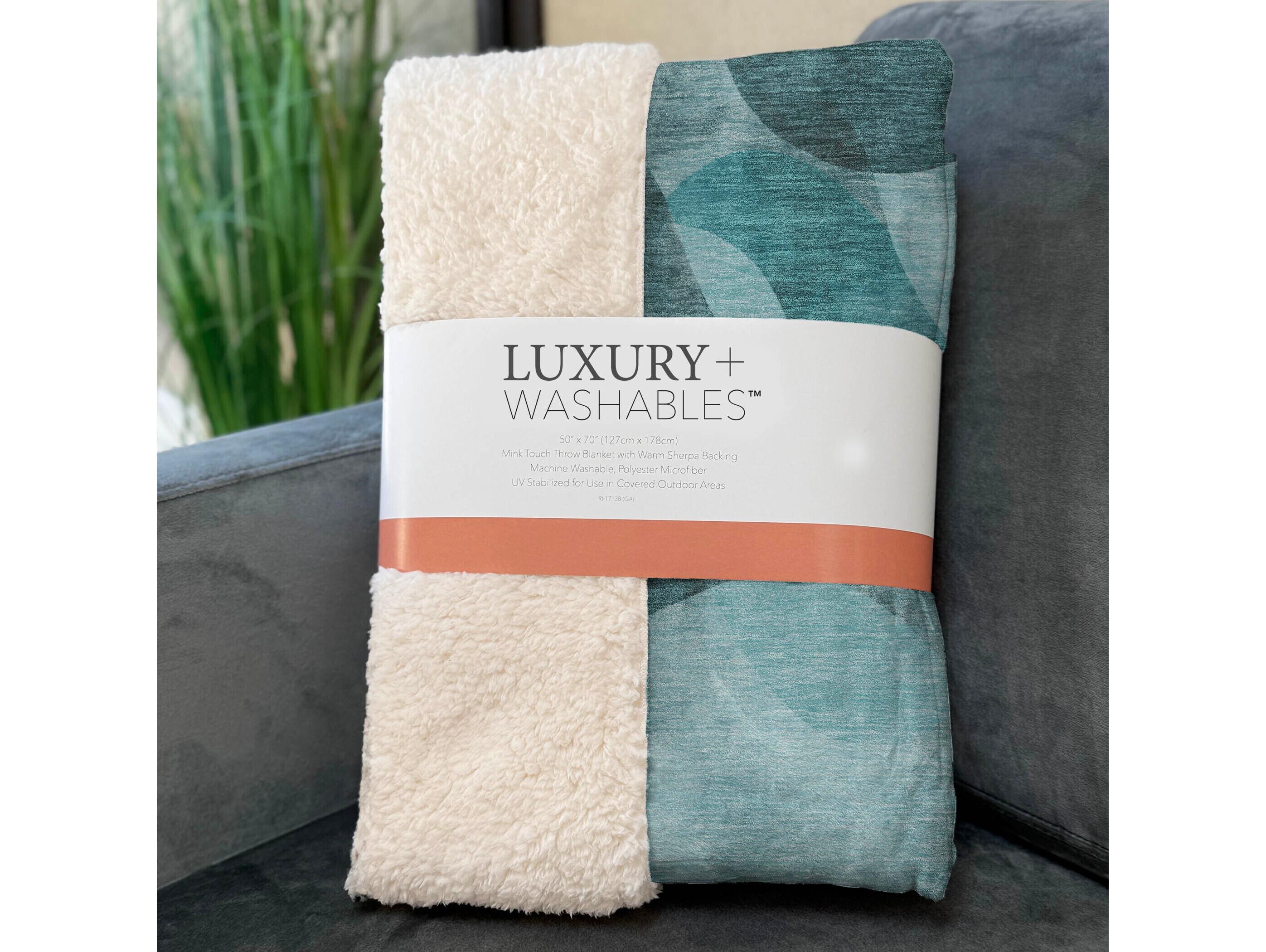 Dalyn Sherpa Teal Polyester Throw