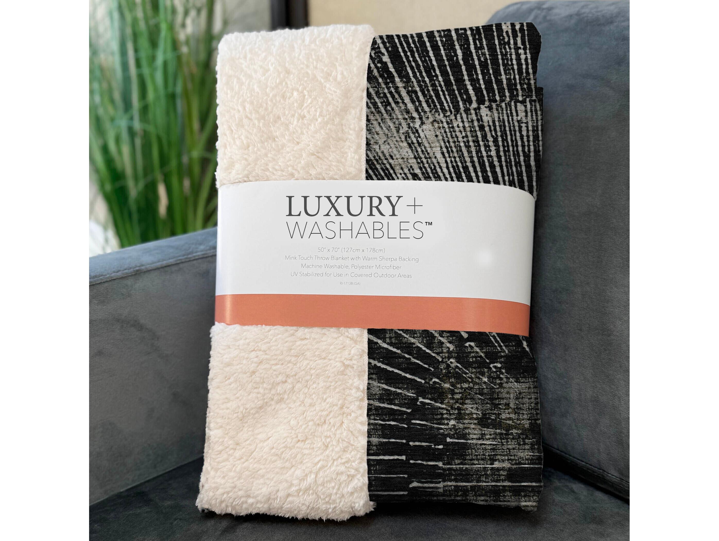 Dalyn Sherpa Black Polyester Throw