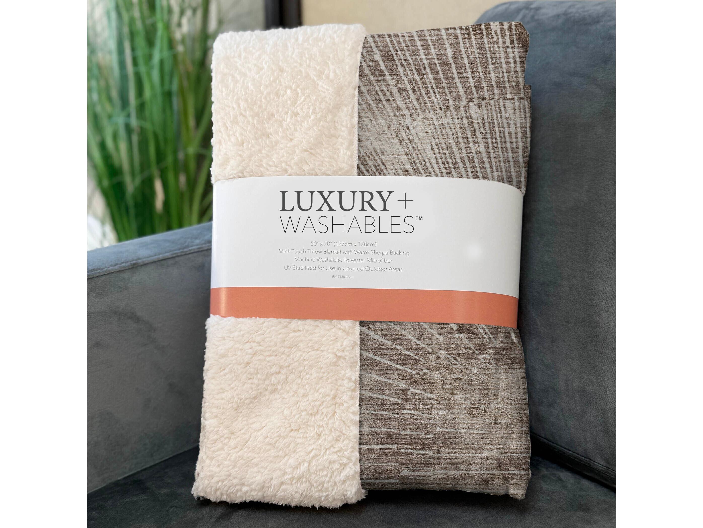 Dalyn Sherpa Brown Polyester Throw