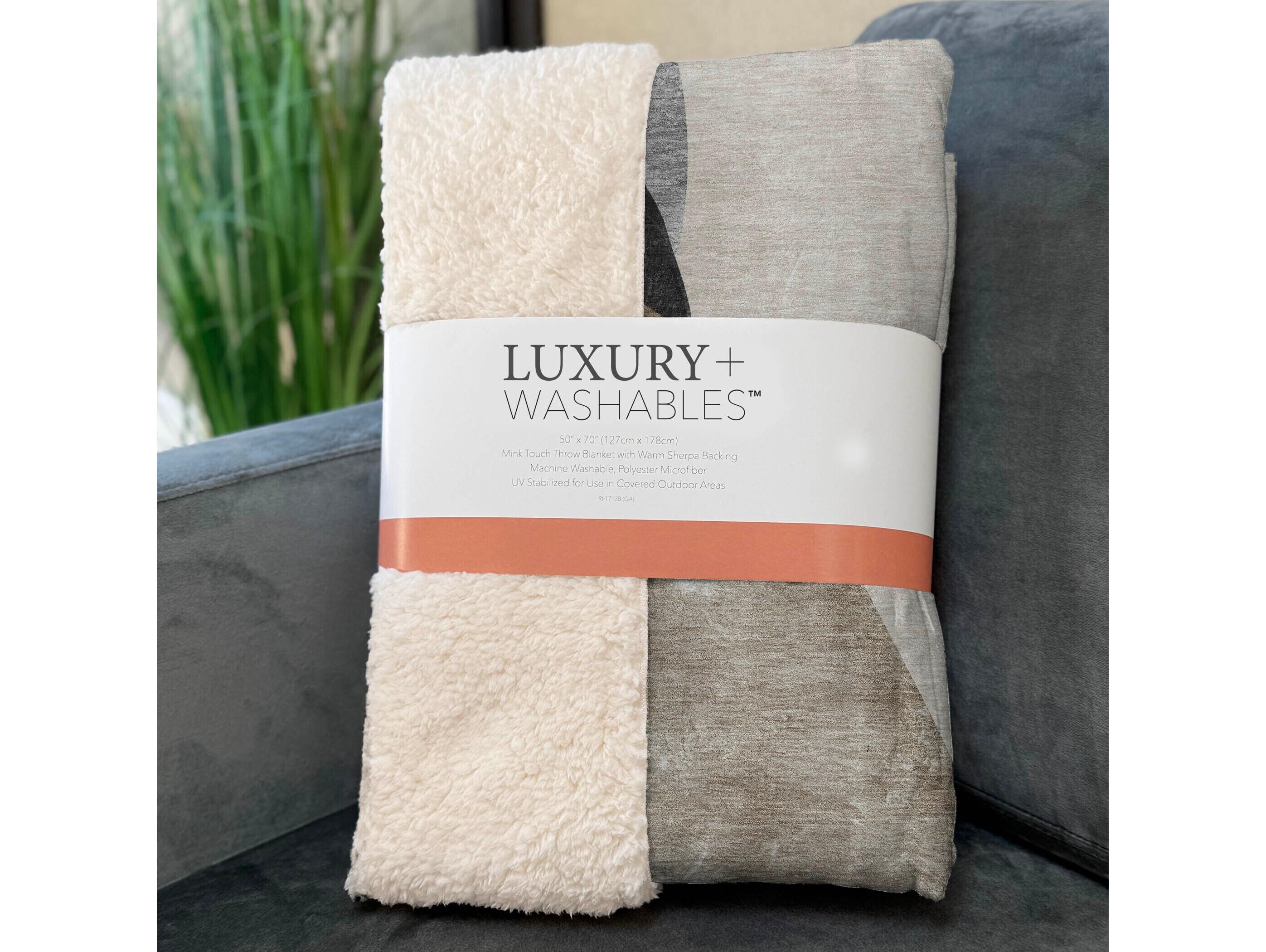 Dalyn Sherpa Brown Polyester Throw