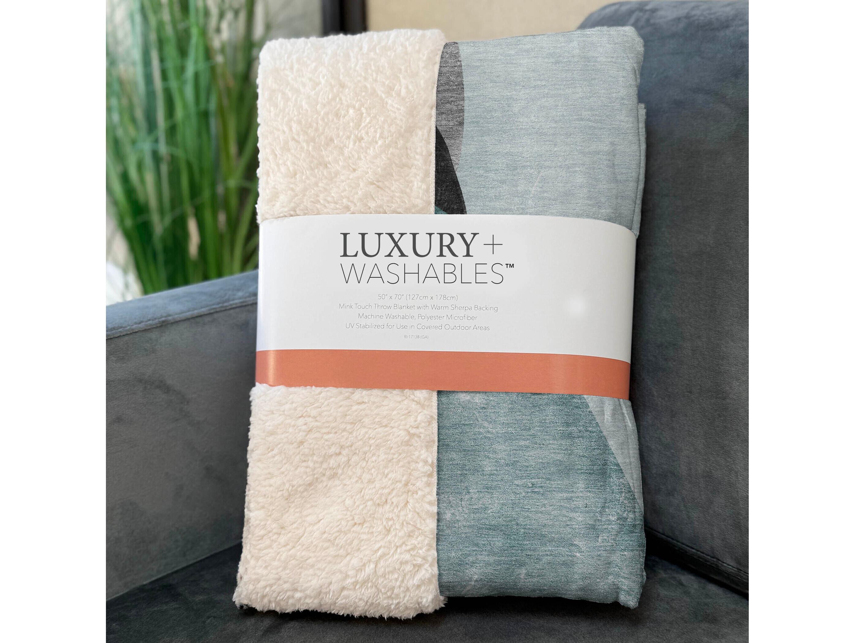 Dalyn Sherpa Teal Polyester Throw