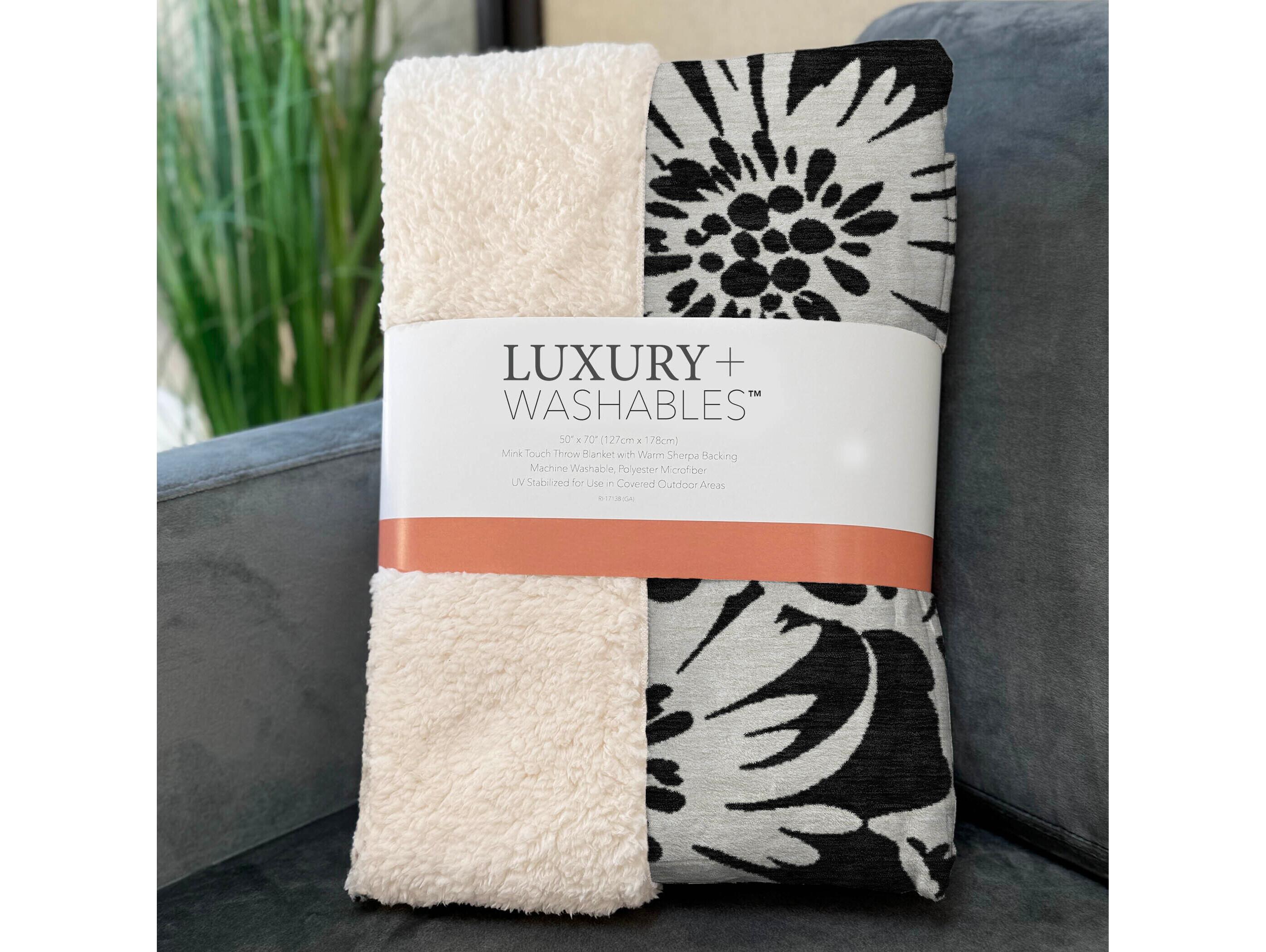 Dalyn Sherpa Black Polyester Throw