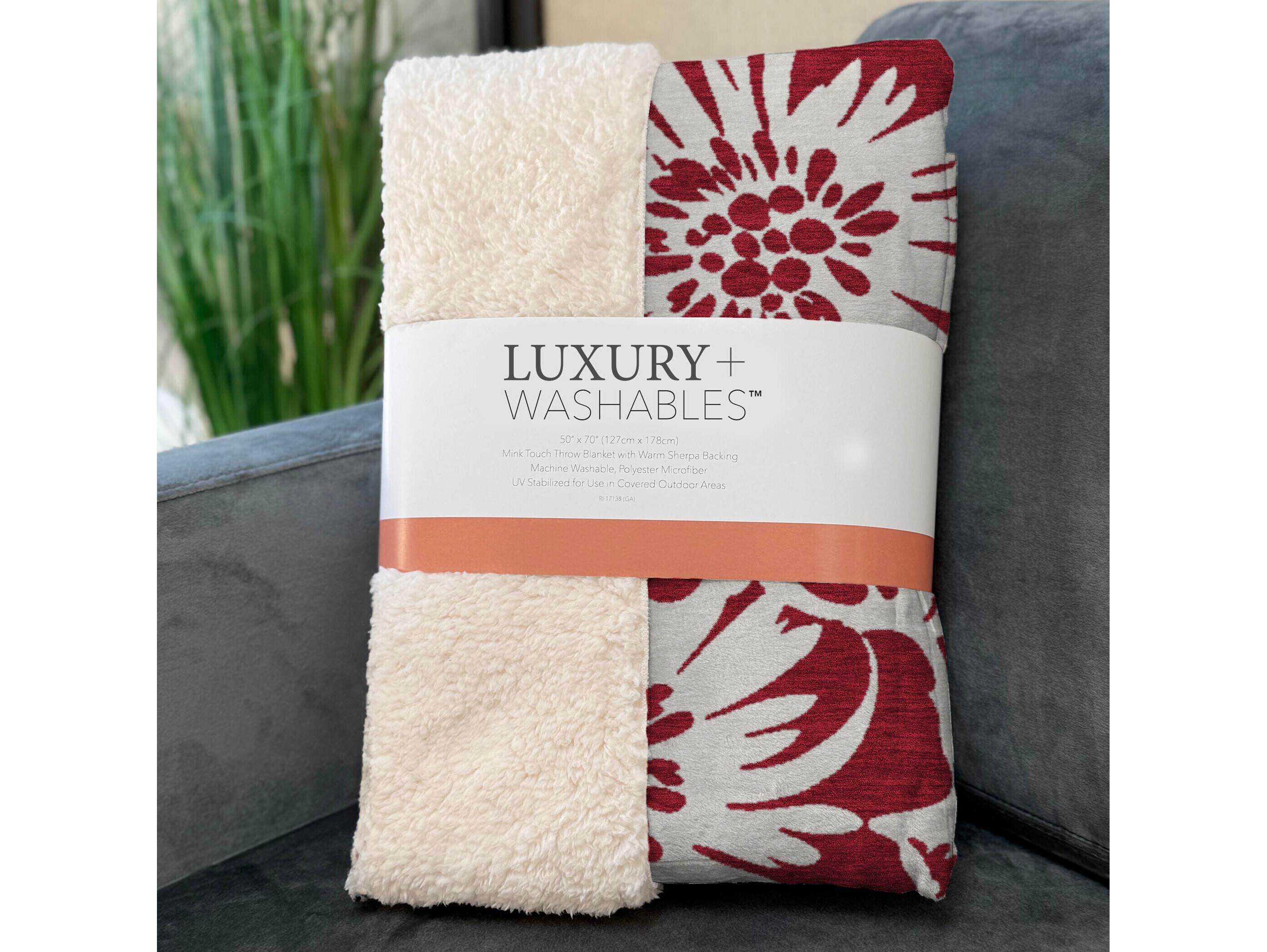 Dalyn Sherpa Red Polyester Throw