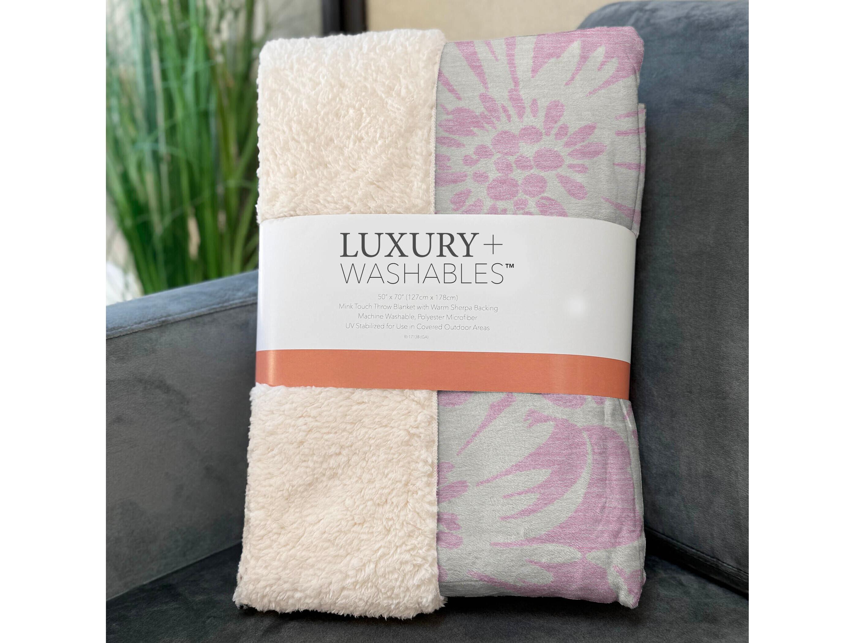 Dalyn Sherpa Pink Polyester Throw