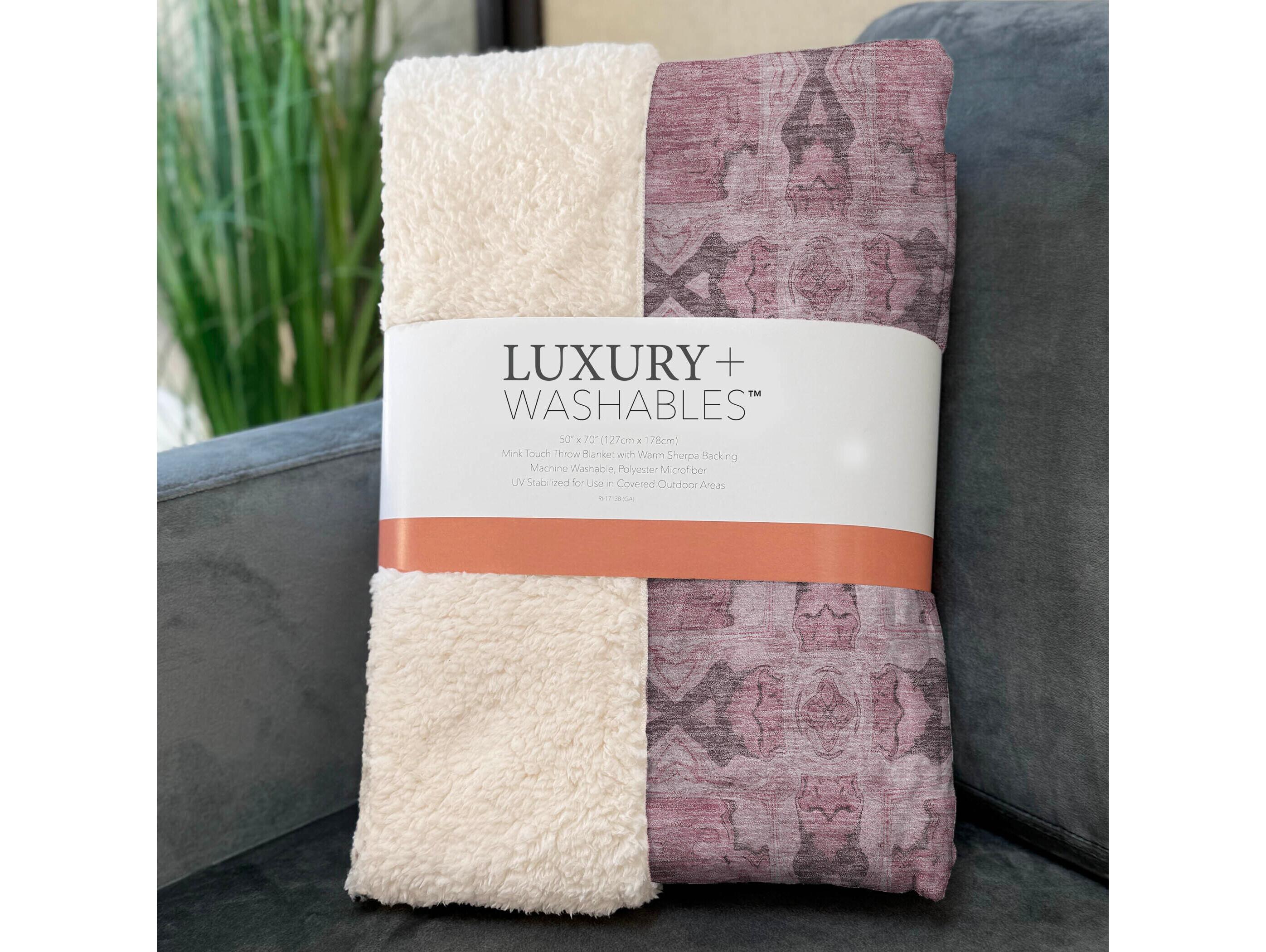Dalyn Sherpa Pink Polyester Throw