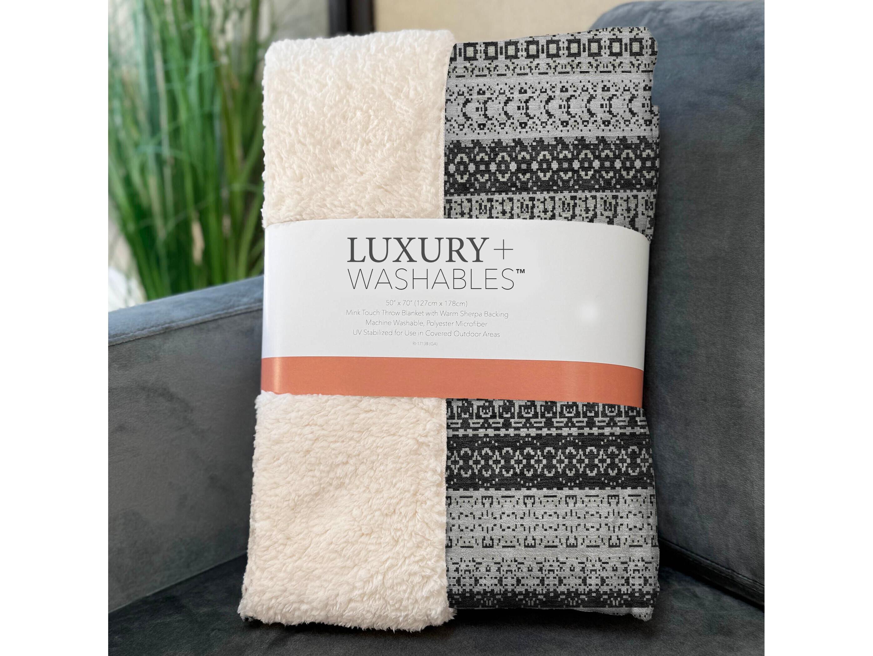 Dalyn Sherpa Black Polyester Throw