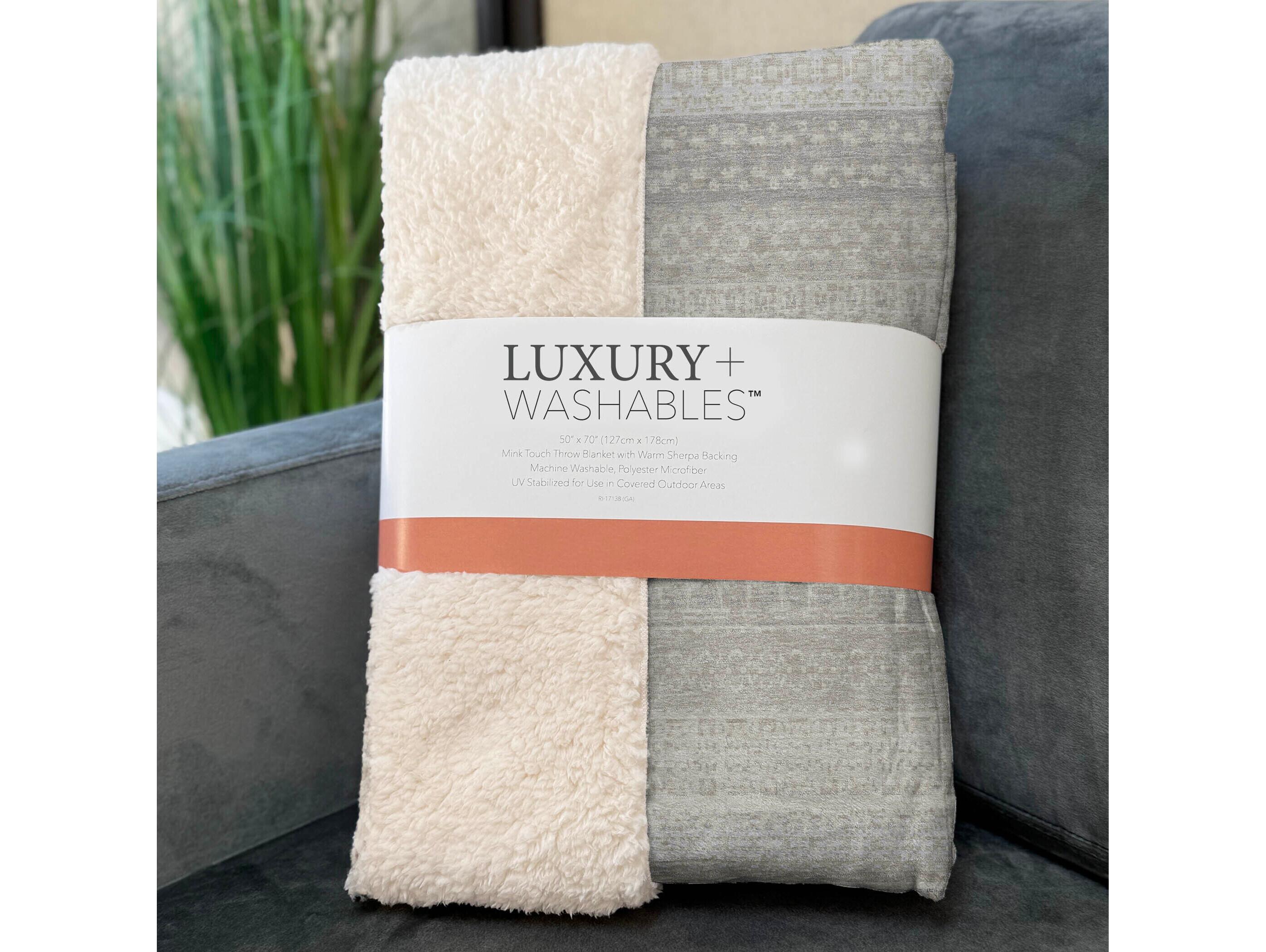 Dalyn Sherpa Ivory Polyester Throw