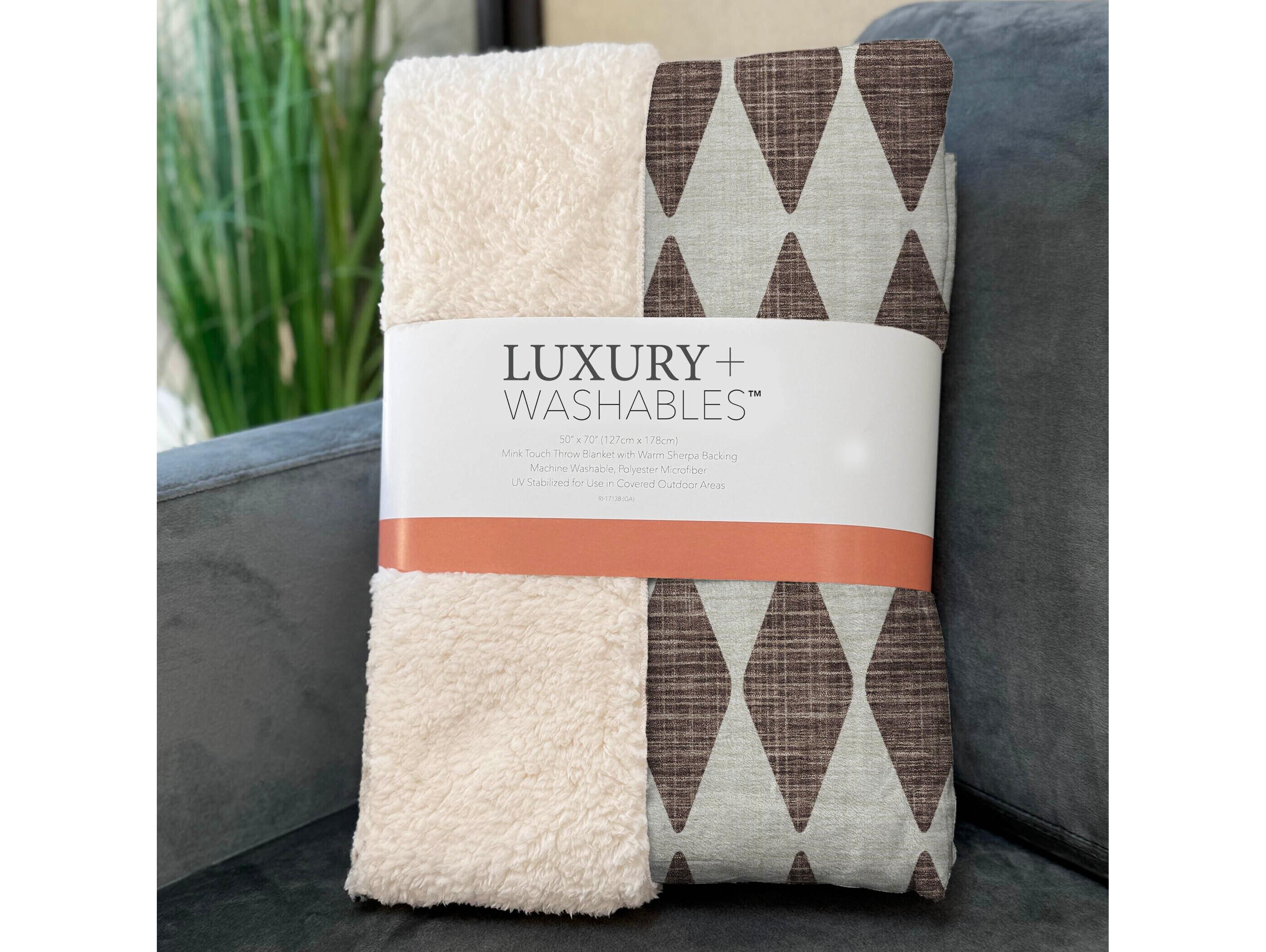 Dalyn Sherpa Brown Polyester Throw