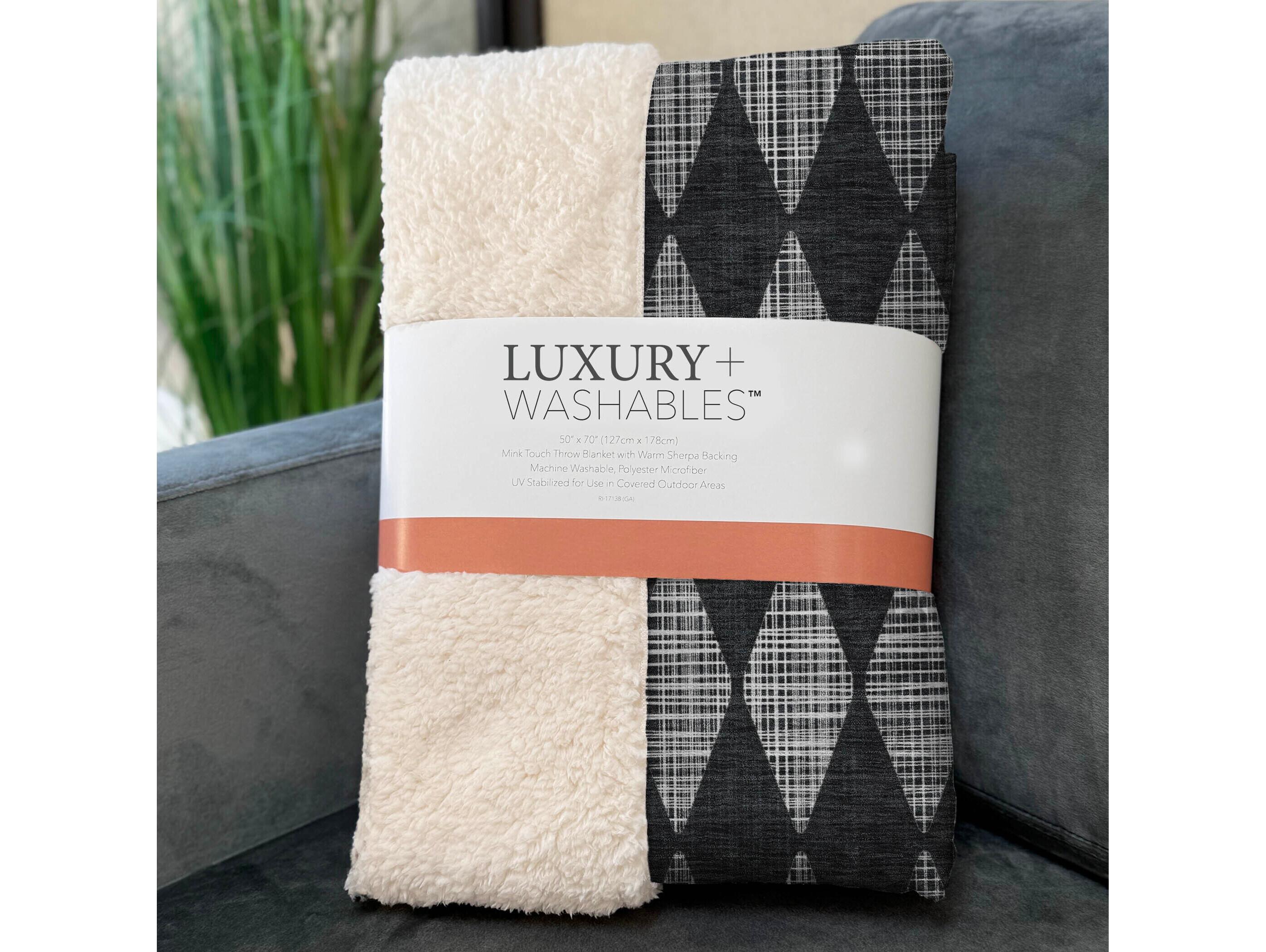 Dalyn Sherpa Gray Polyester Throw