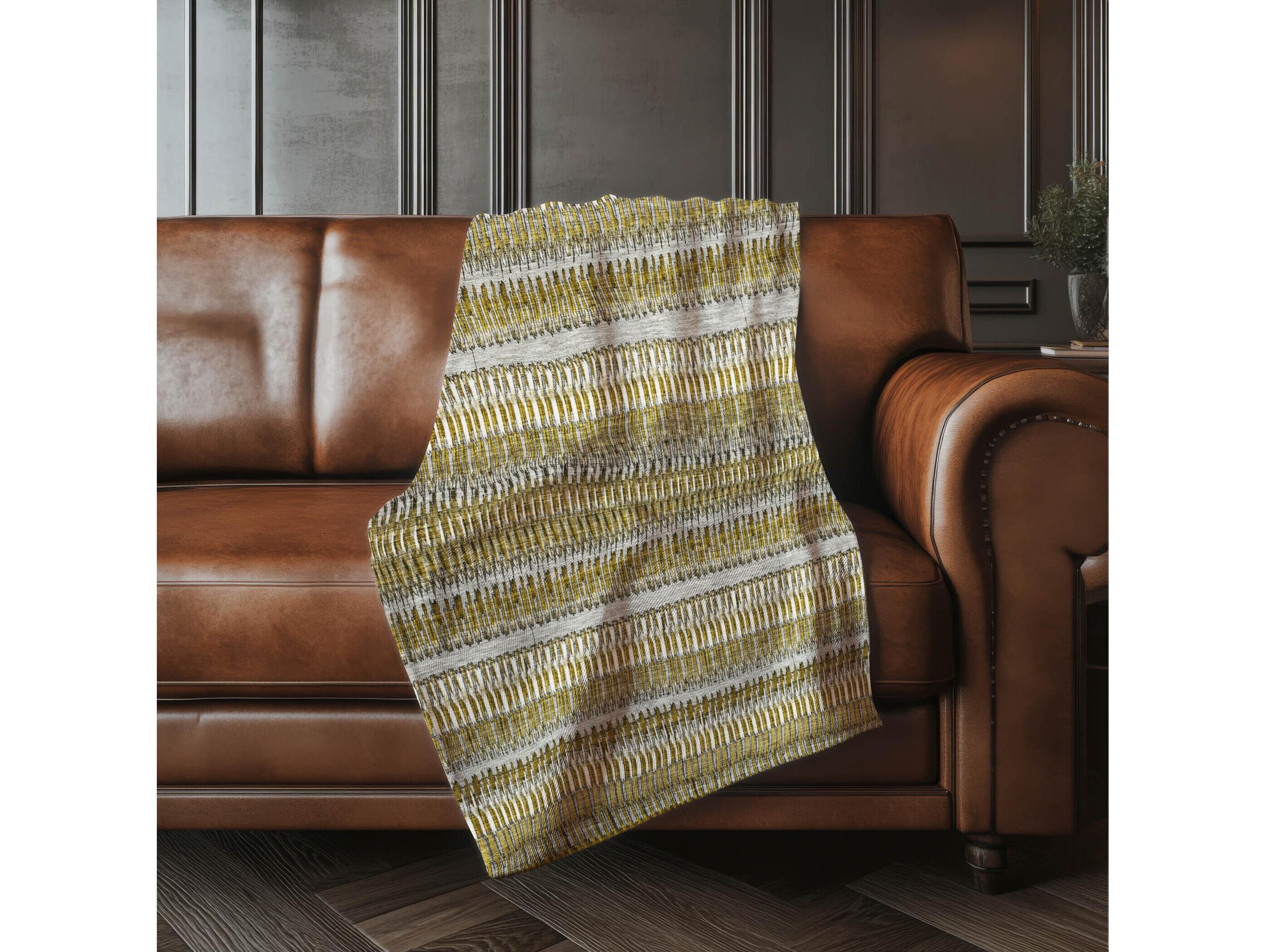 Dalyn Sherpa Brown Polyester Throw