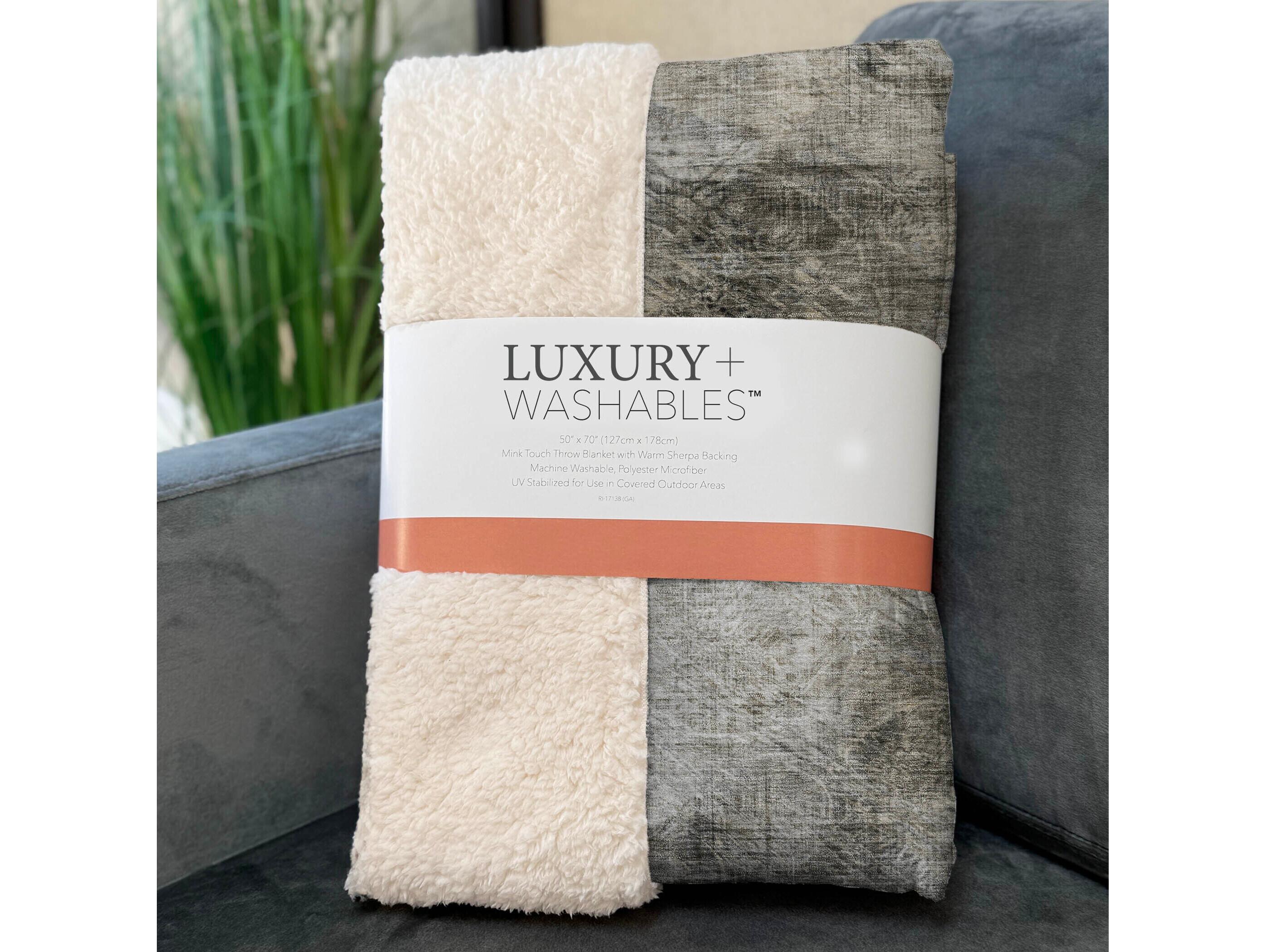 Dalyn Sherpa Brown Polyester Throw