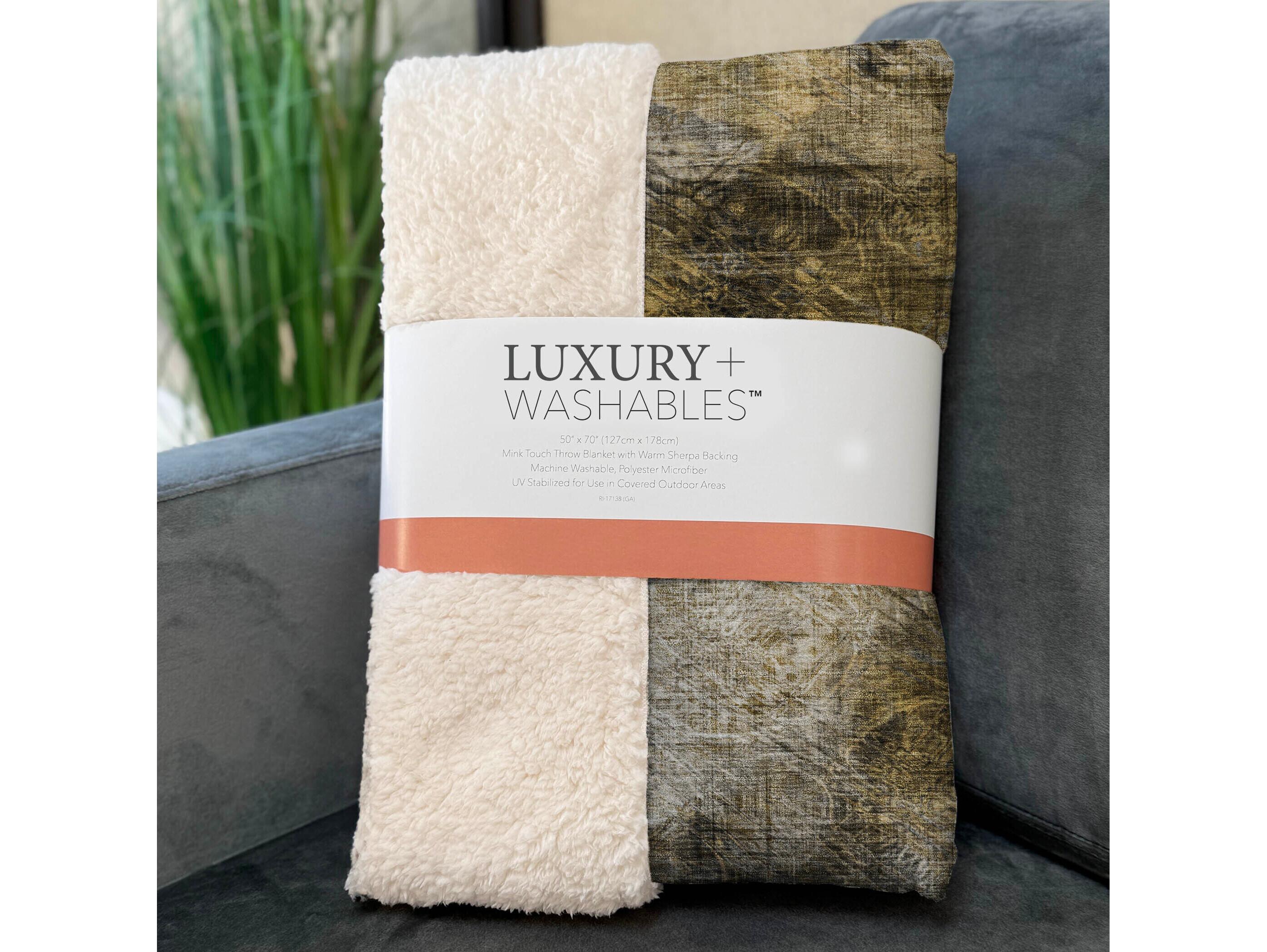 Dalyn Sherpa Brown Polyester Throw