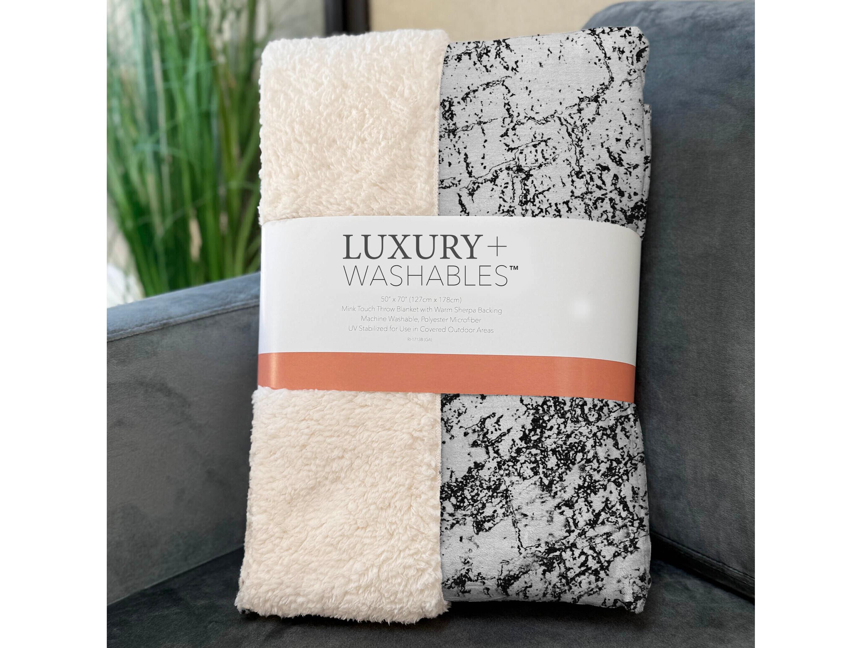 Dalyn Sherpa Black Polyester Throw