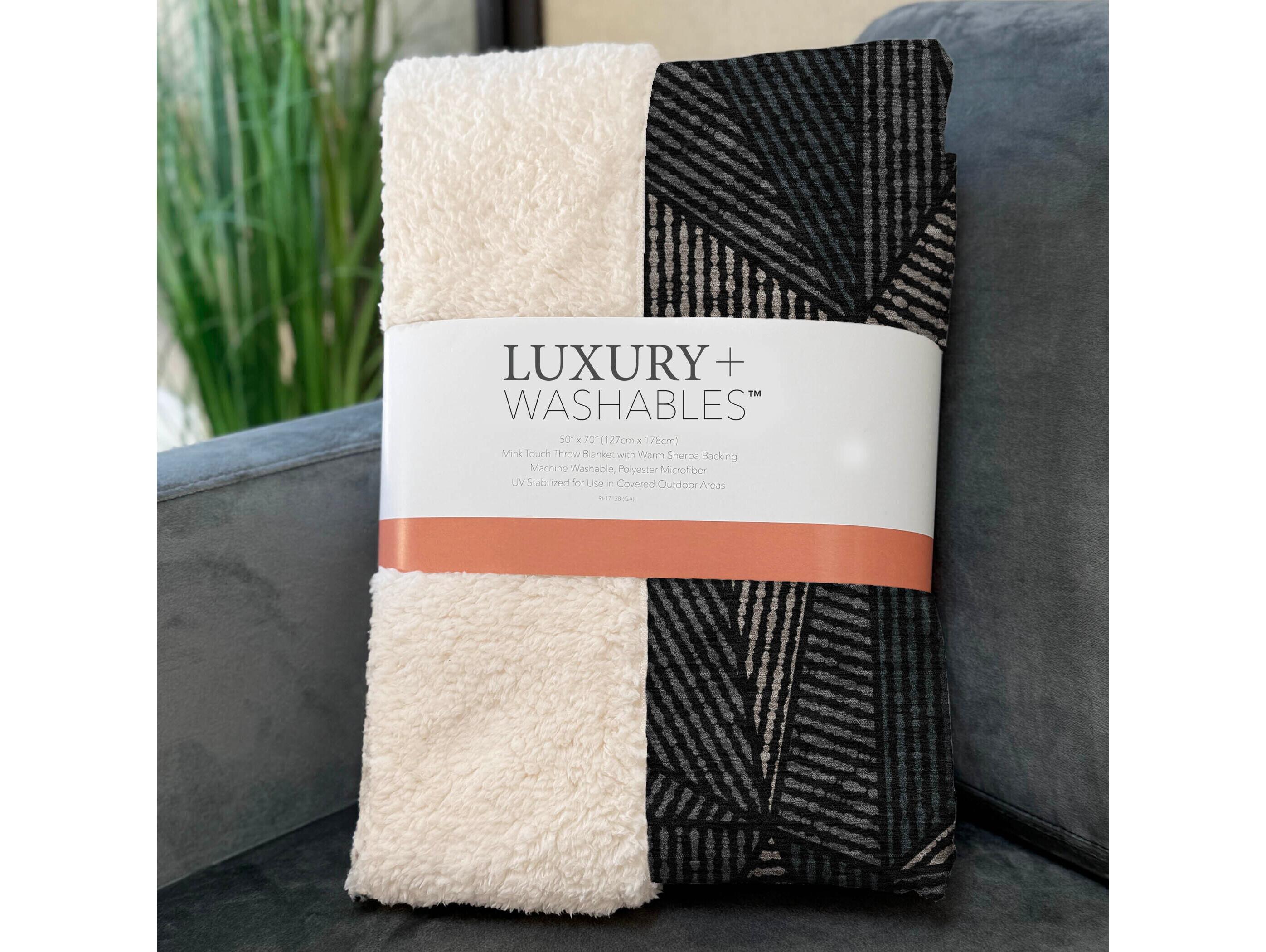 Dalyn Sherpa Black Polyester Throw