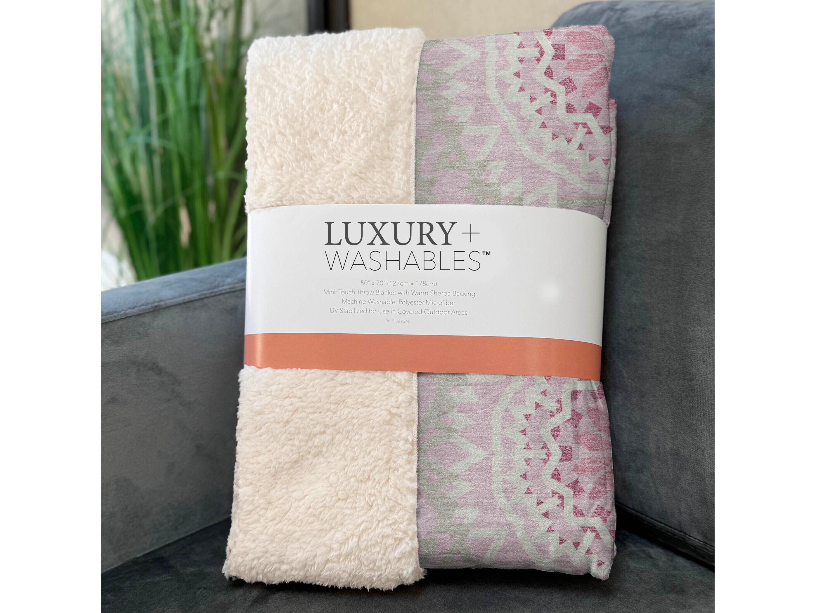 Dalyn Sherpa Pink Polyester Throw