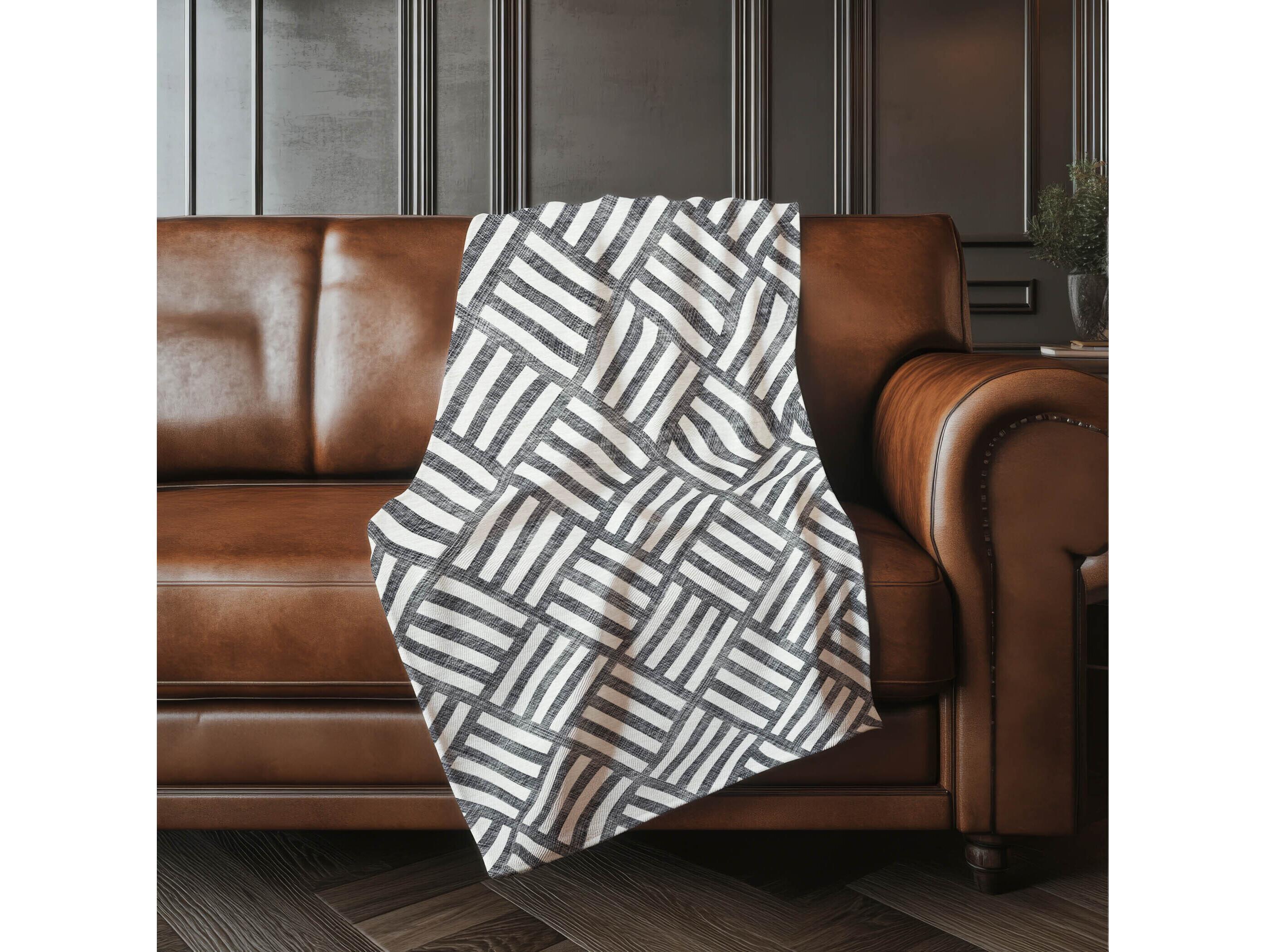 Dalyn Sherpa Black Polyester Throw