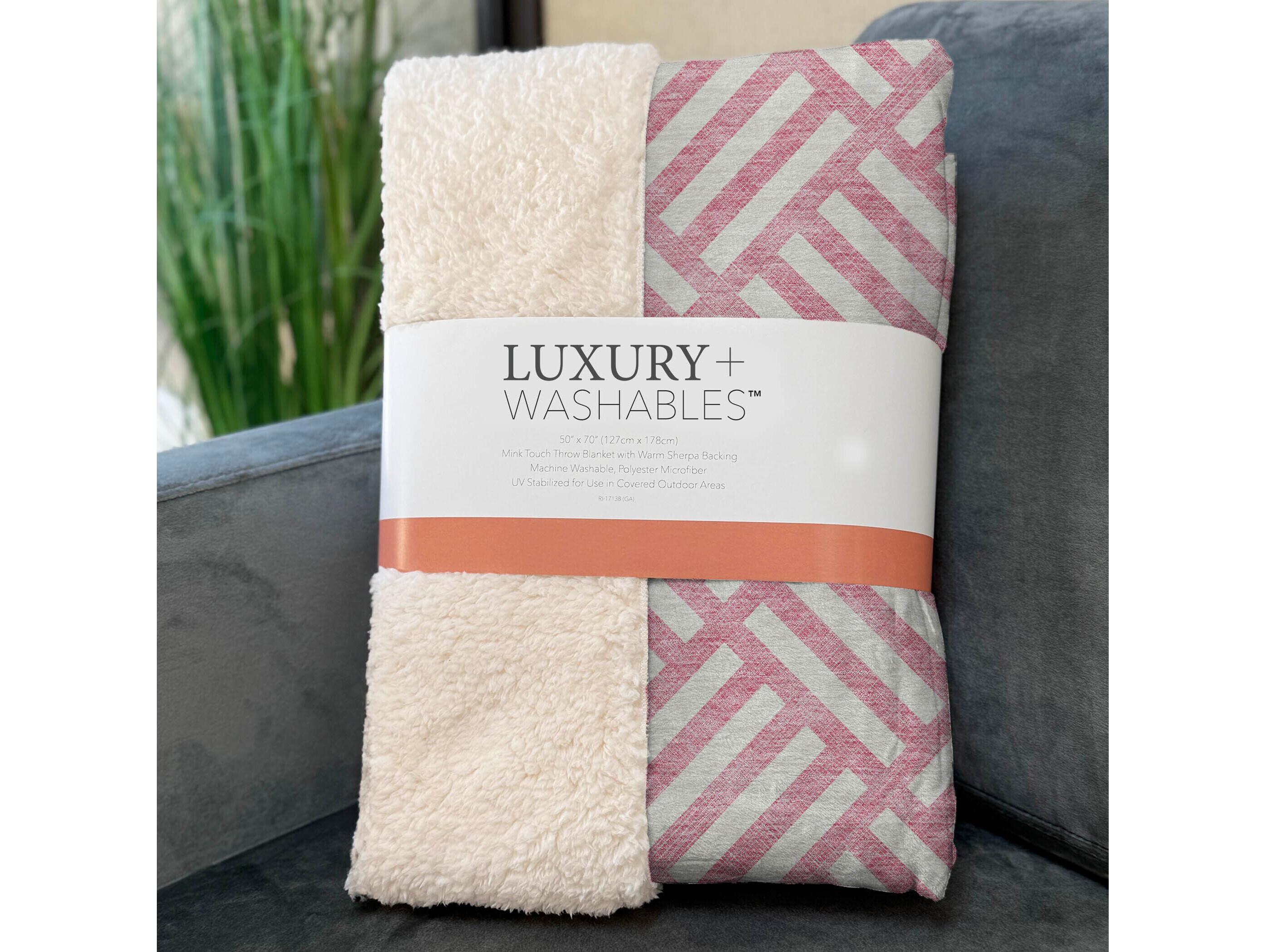 Dalyn Sherpa Pink Polyester Throw