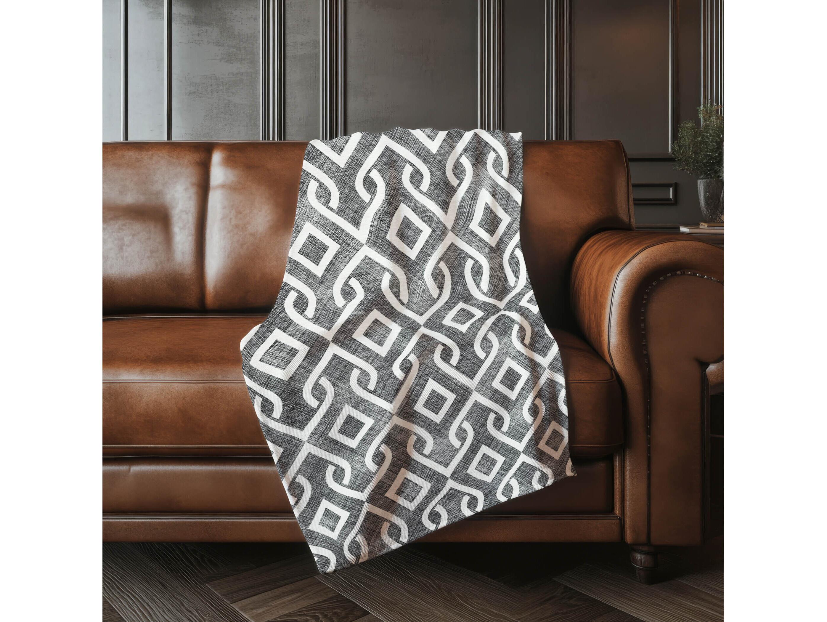Dalyn Sherpa Black Polyester Throw