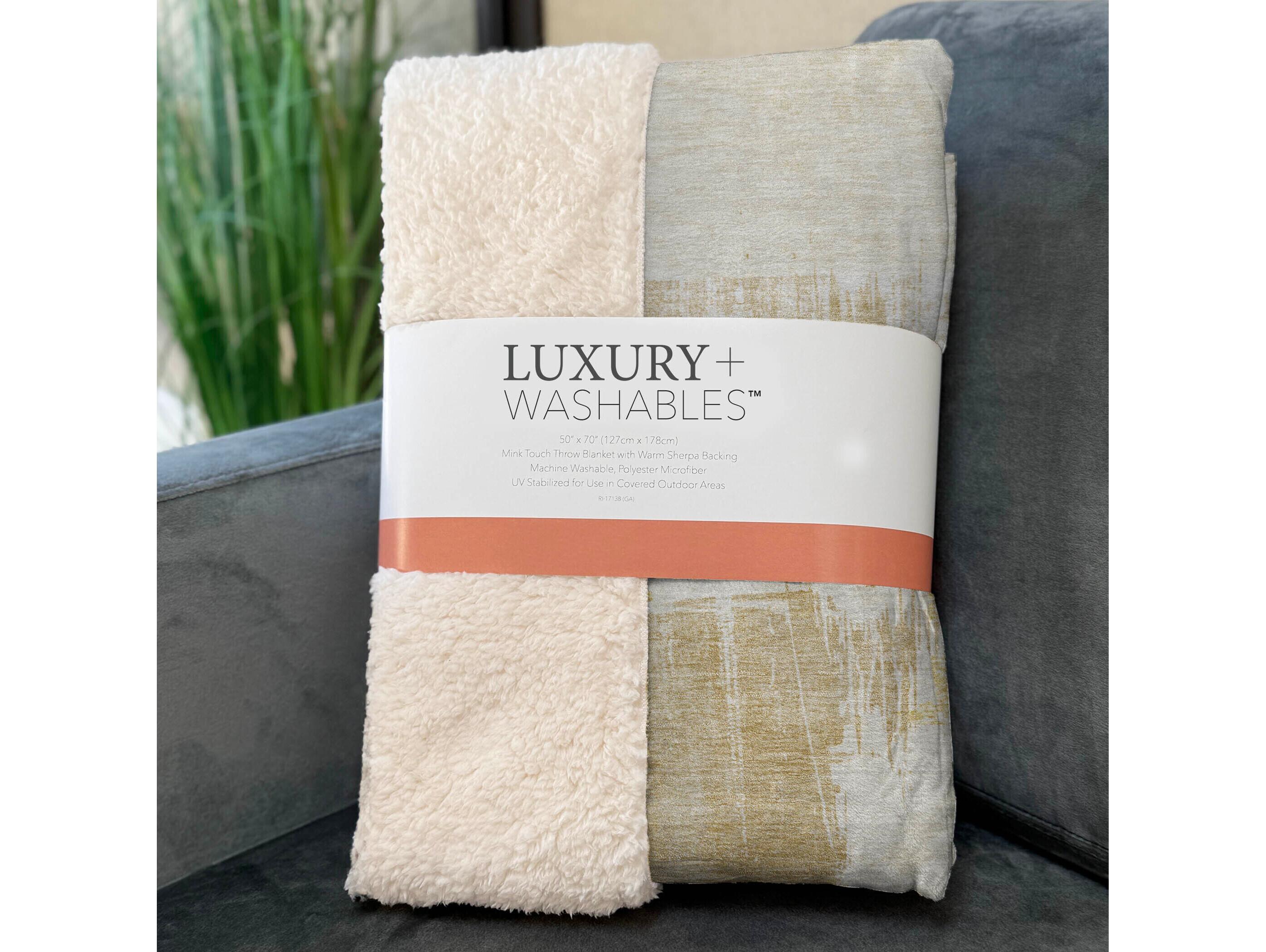 Dalyn Sherpa Brown Polyester Throw