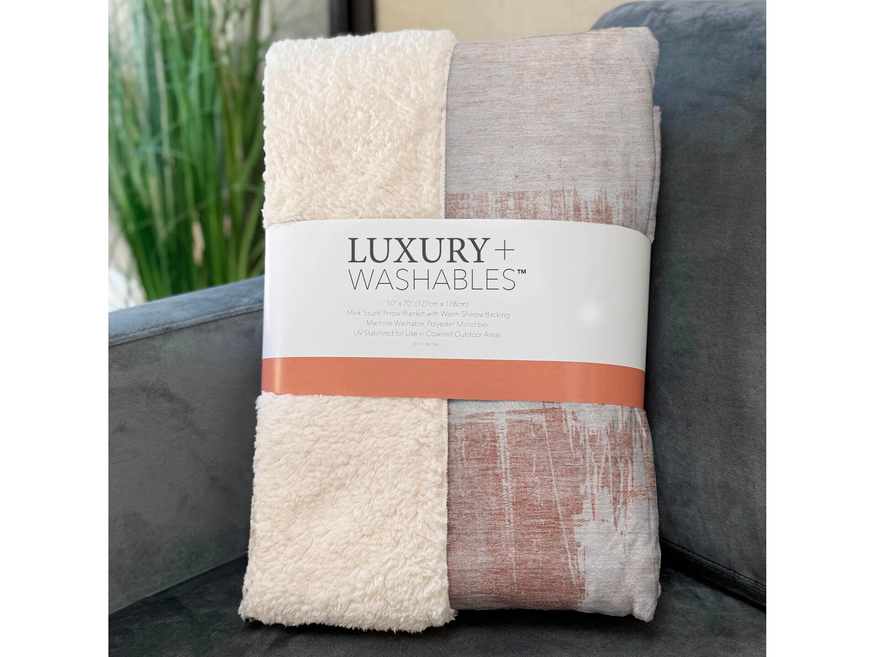 Dalyn Sherpa Pink Polyester Throw