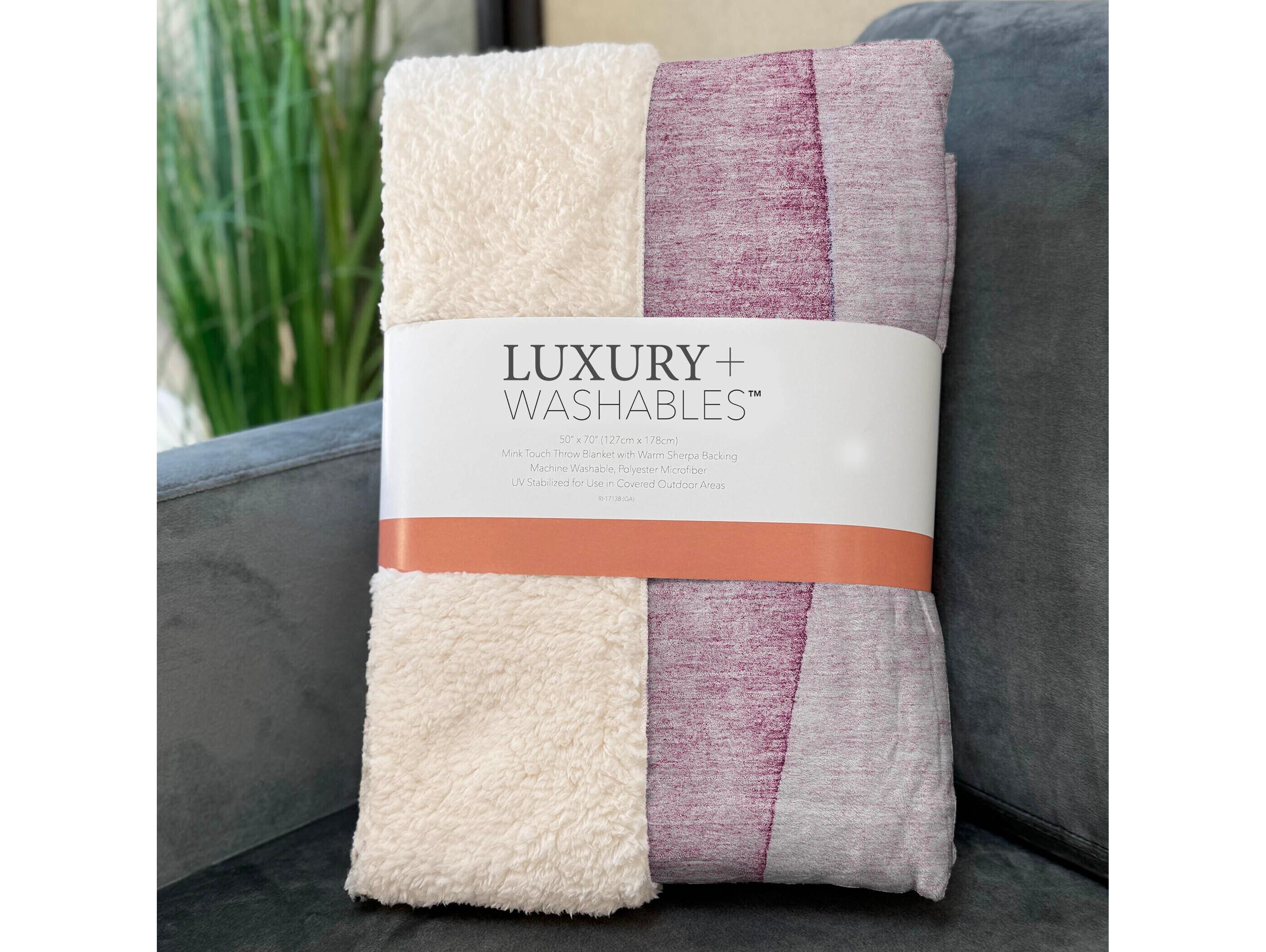 Dalyn Sherpa Red Polyester Throw