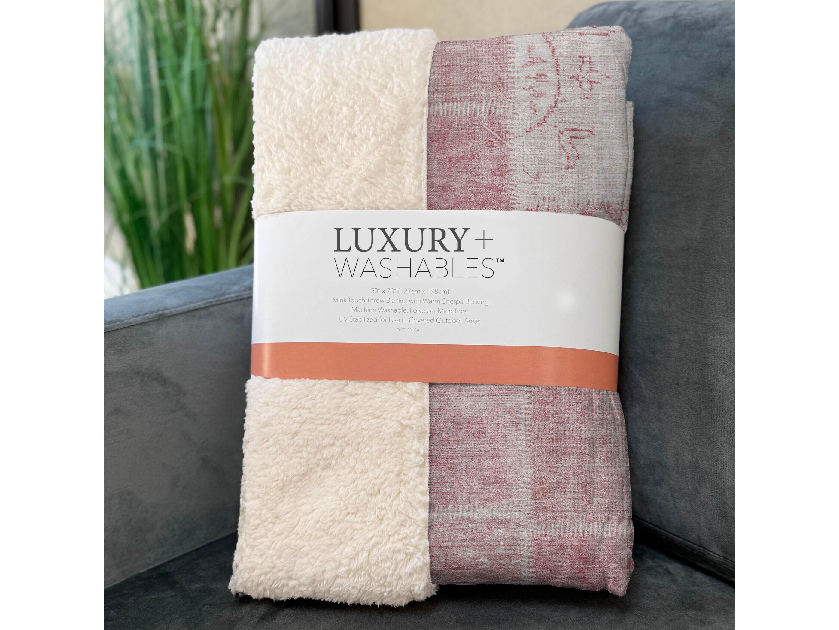 Dalyn Sherpa Pink Polyester Throw