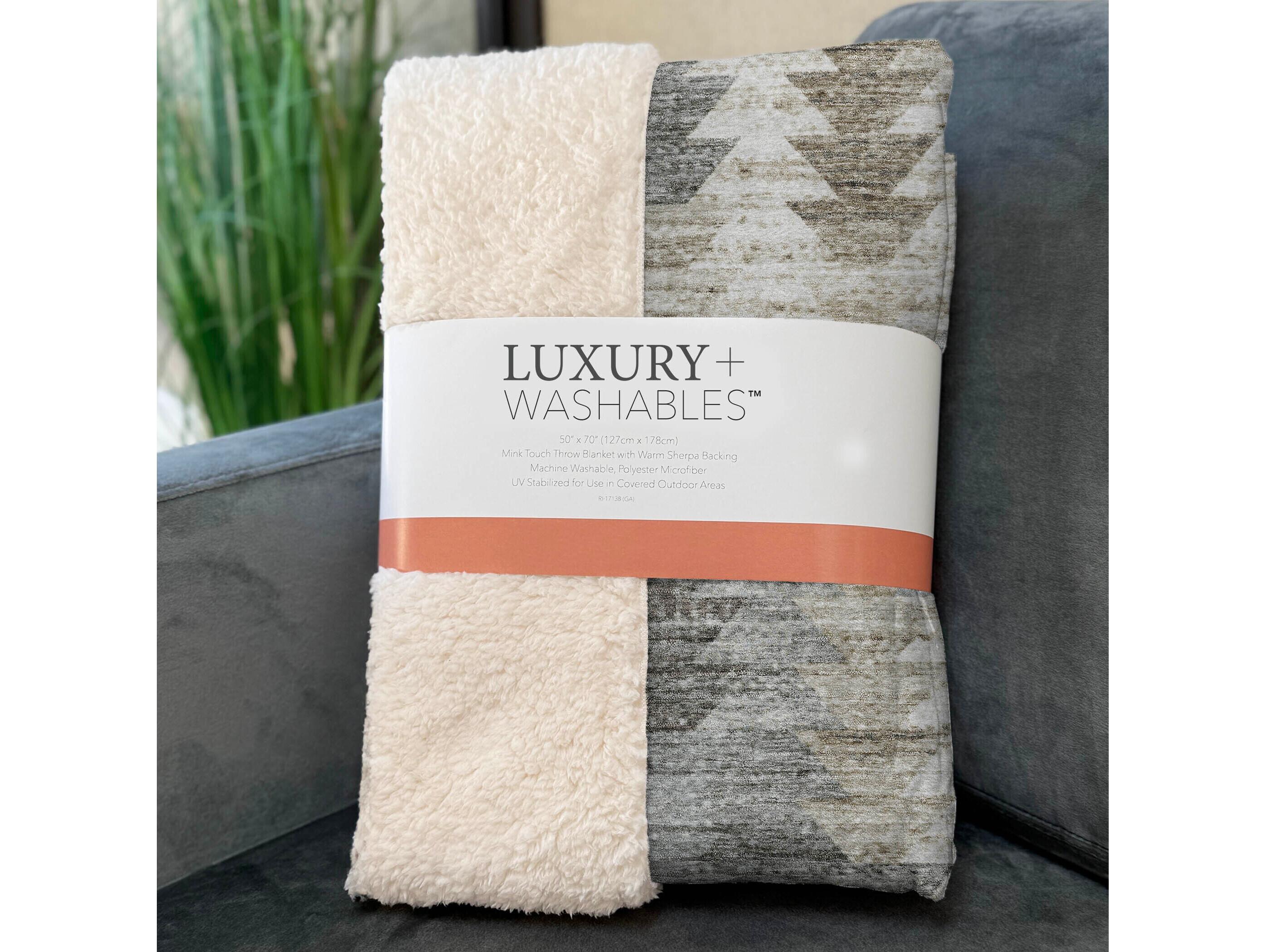 Dalyn Sherpa Brown Polyester Throw