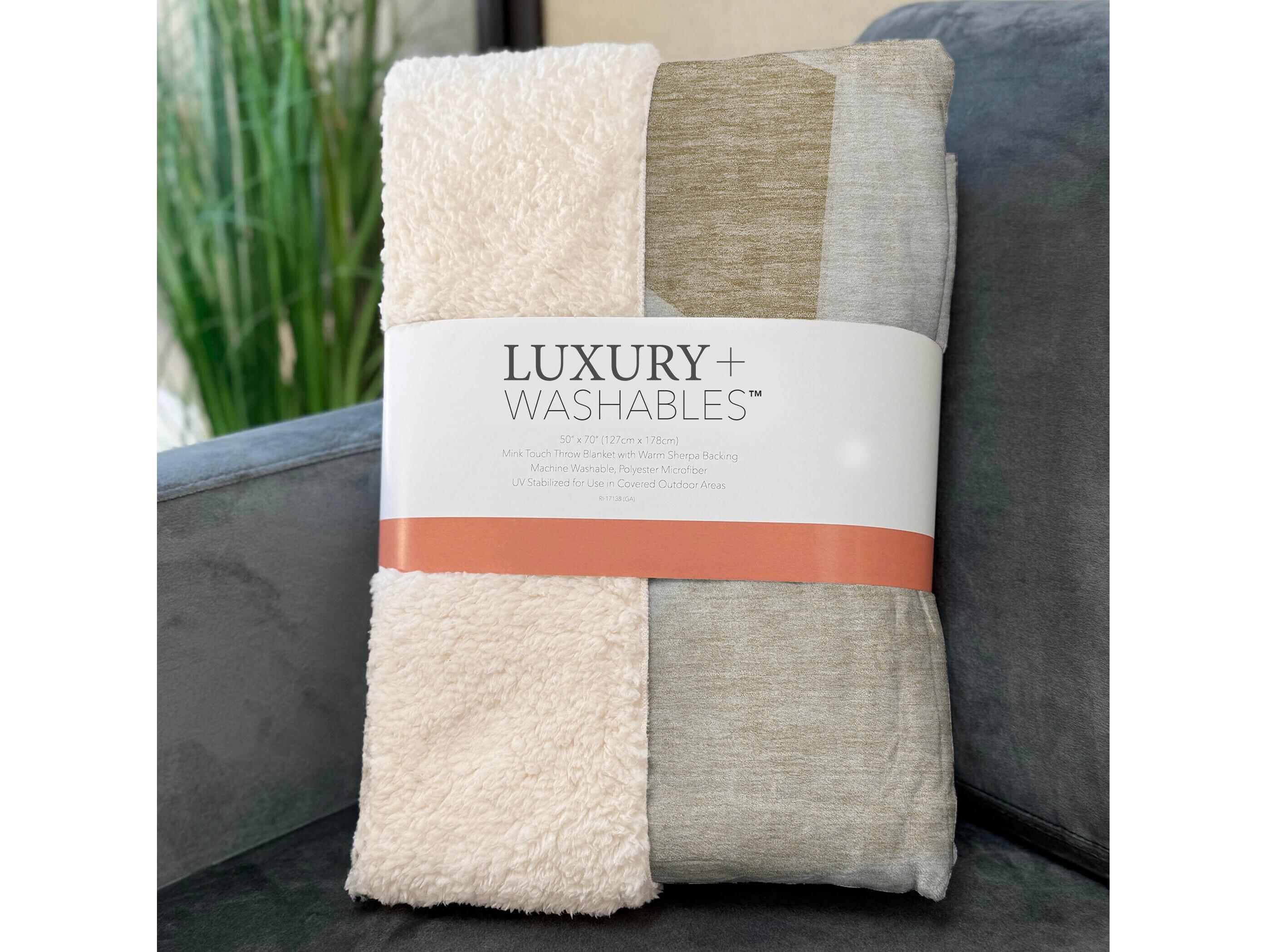 Dalyn Sherpa Brown Polyester Throw