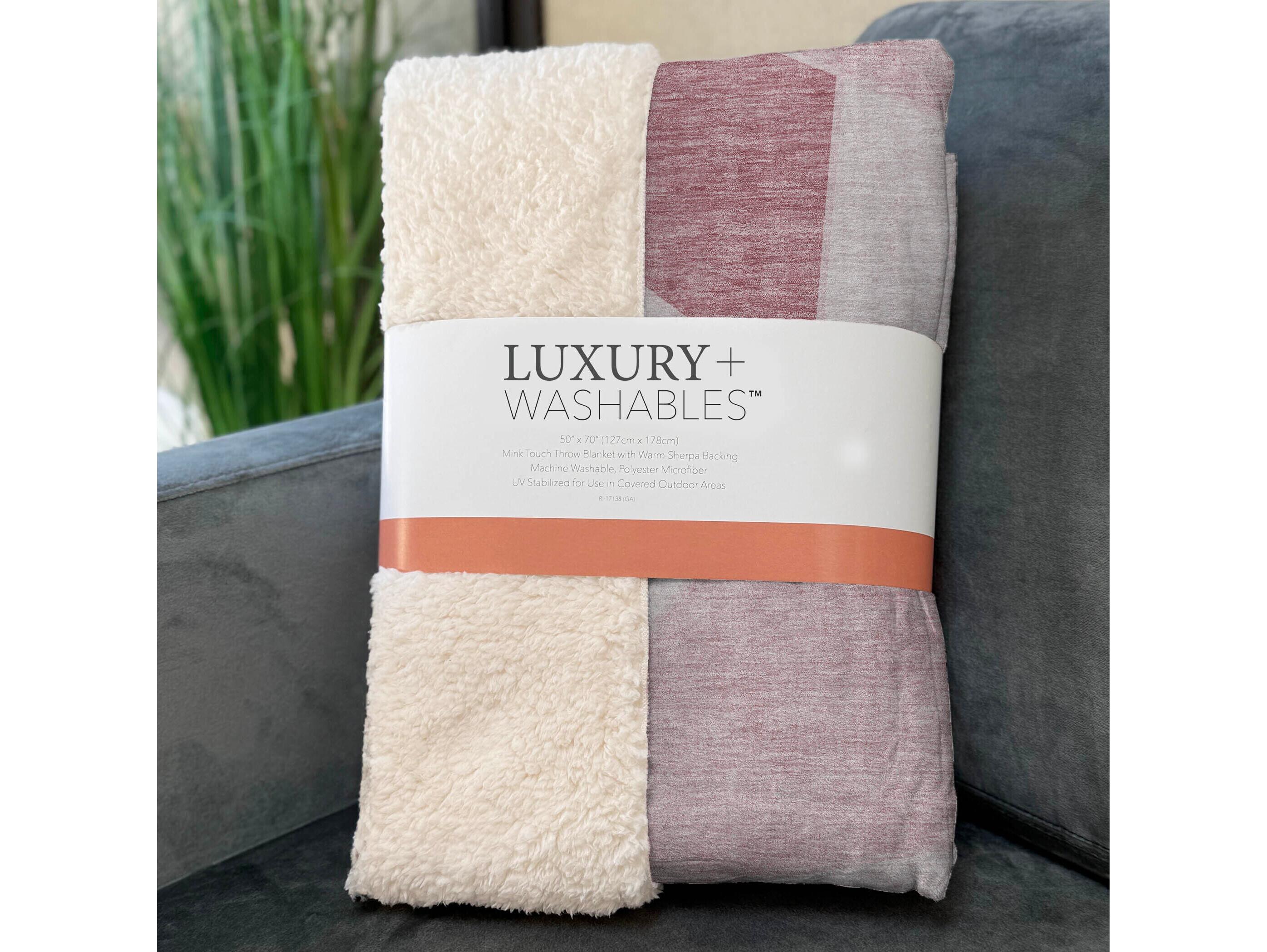 Dalyn Sherpa Pink Polyester Throw