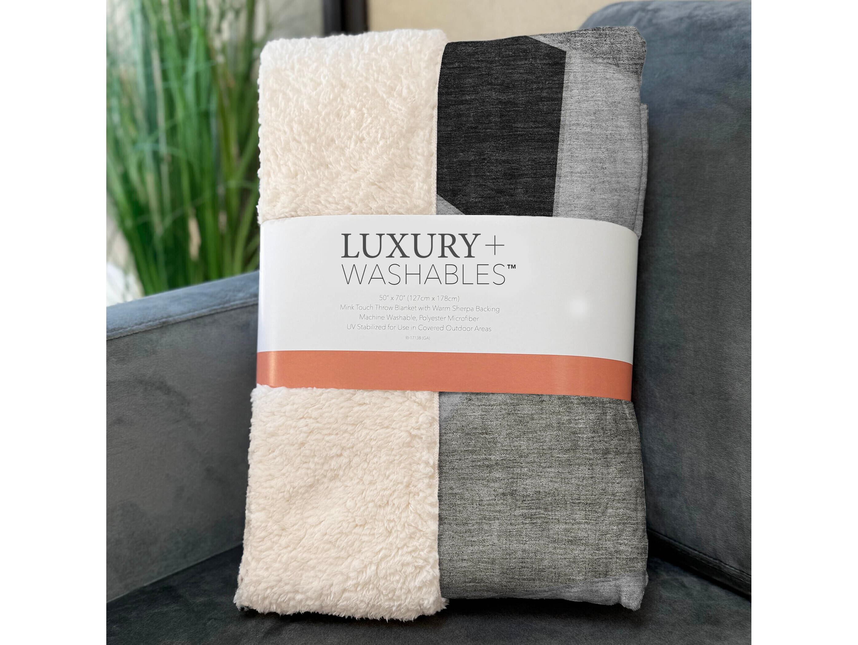 Dalyn Sherpa Brown Polyester Throw