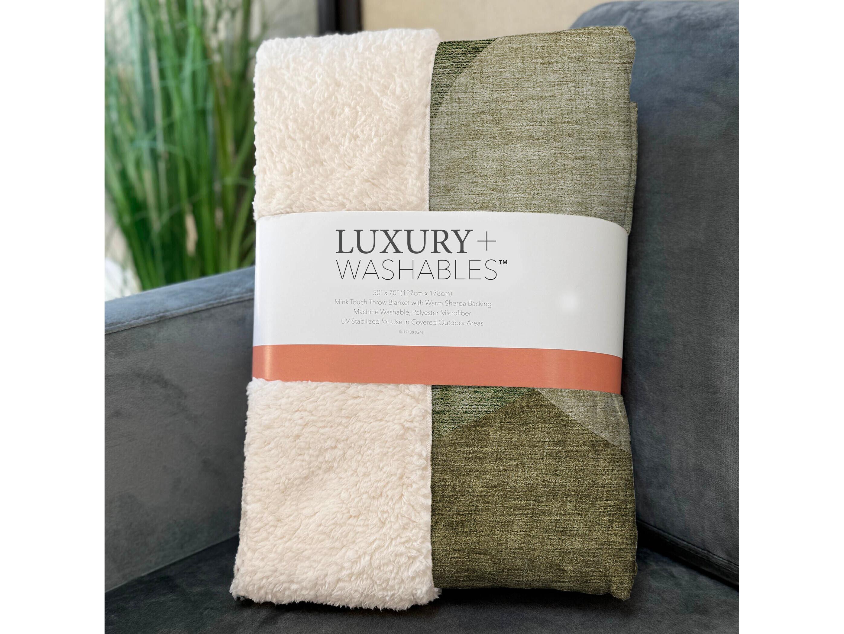 Dalyn Sherpa Brown Polyester Throw