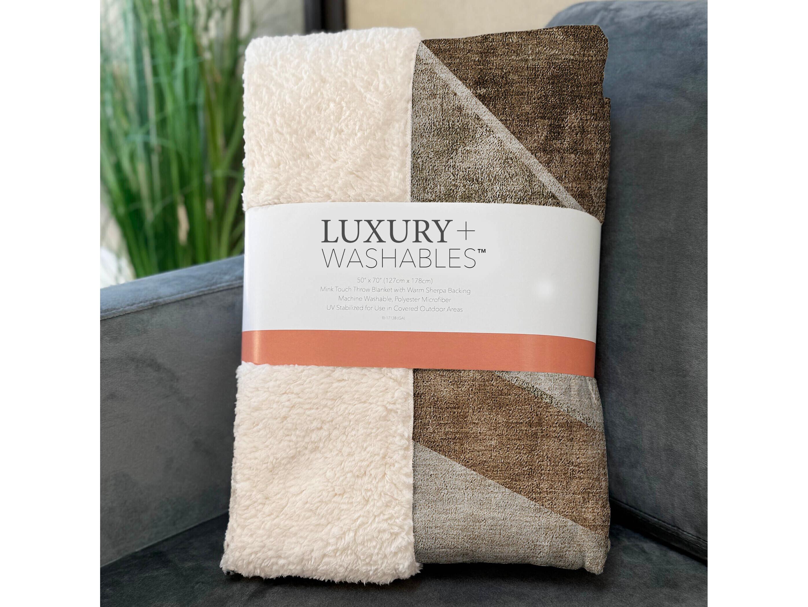 Dalyn Sherpa Brown Polyester Throw