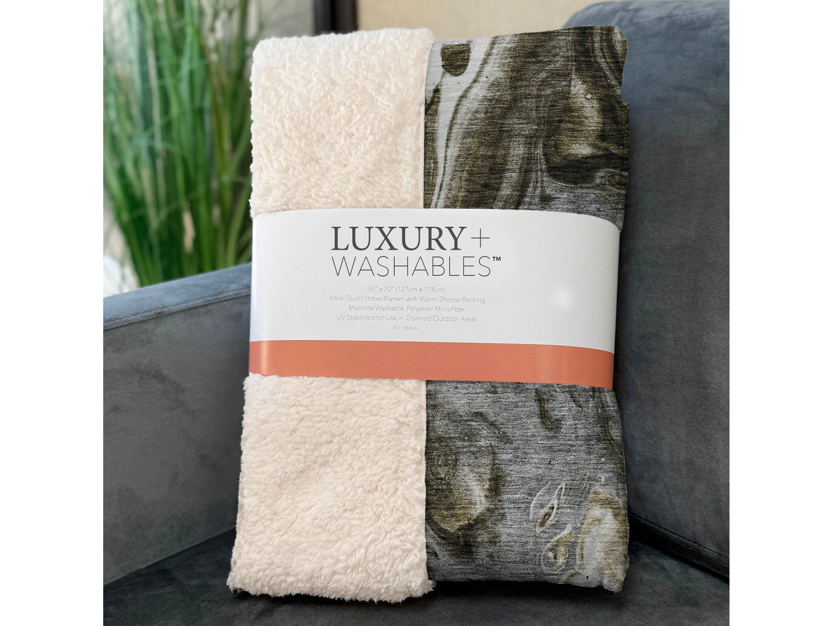 Dalyn Sherpa Brown Polyester Throw