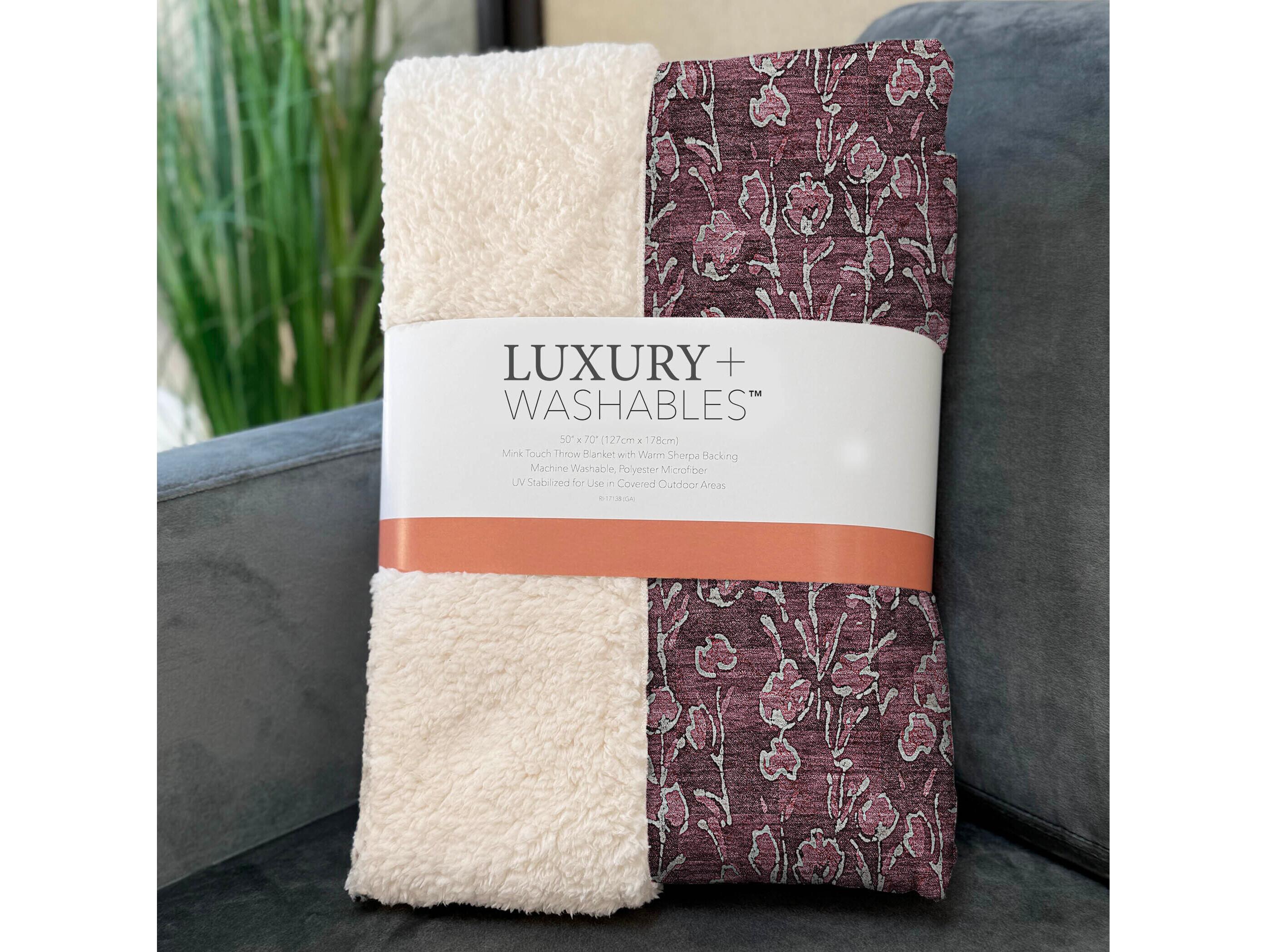 Dalyn Sherpa Red Polyester Throw