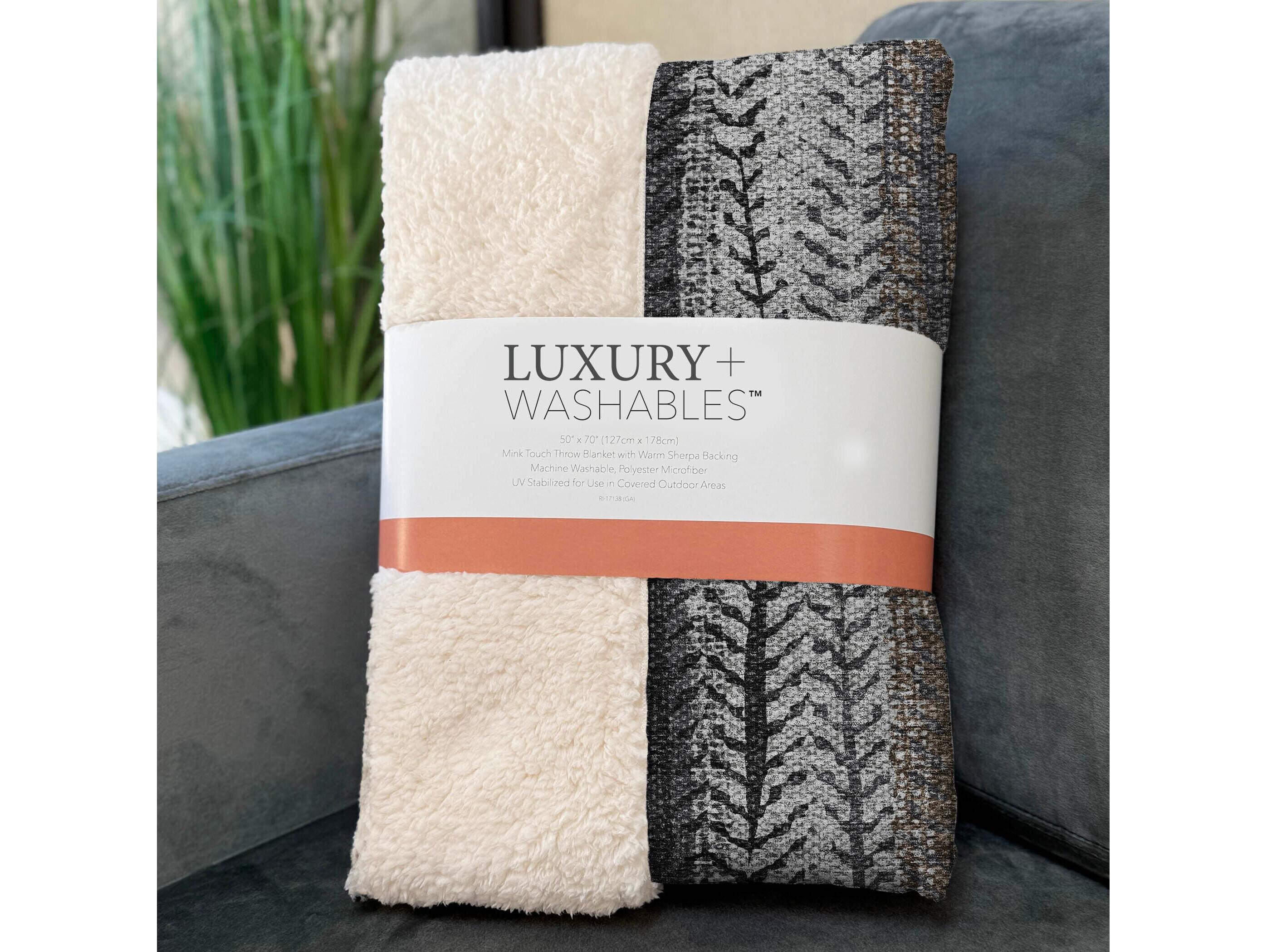 Dalyn Sherpa Brown Polyester Throw