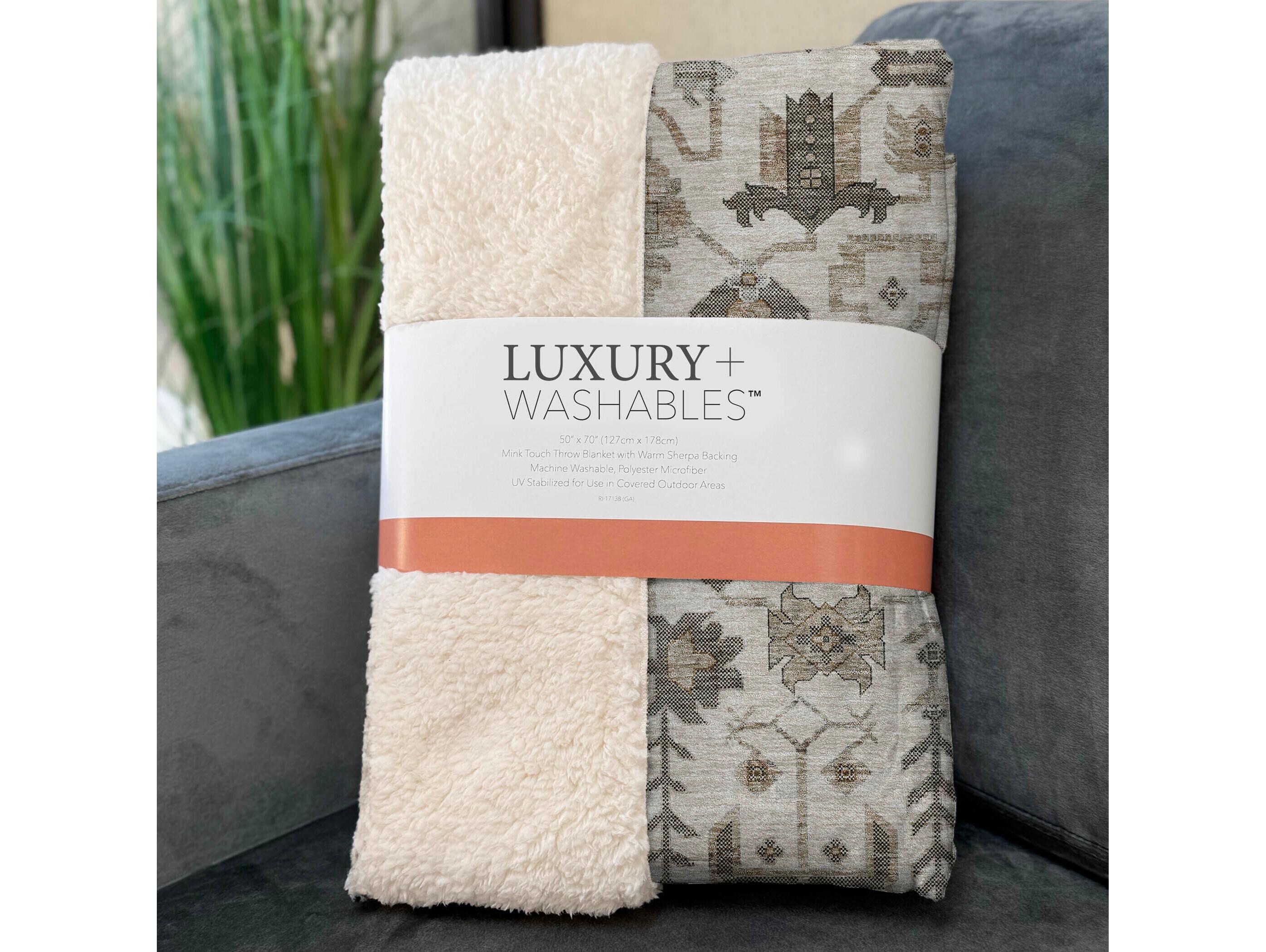 Dalyn Sherpa Ivory Polyester Throw