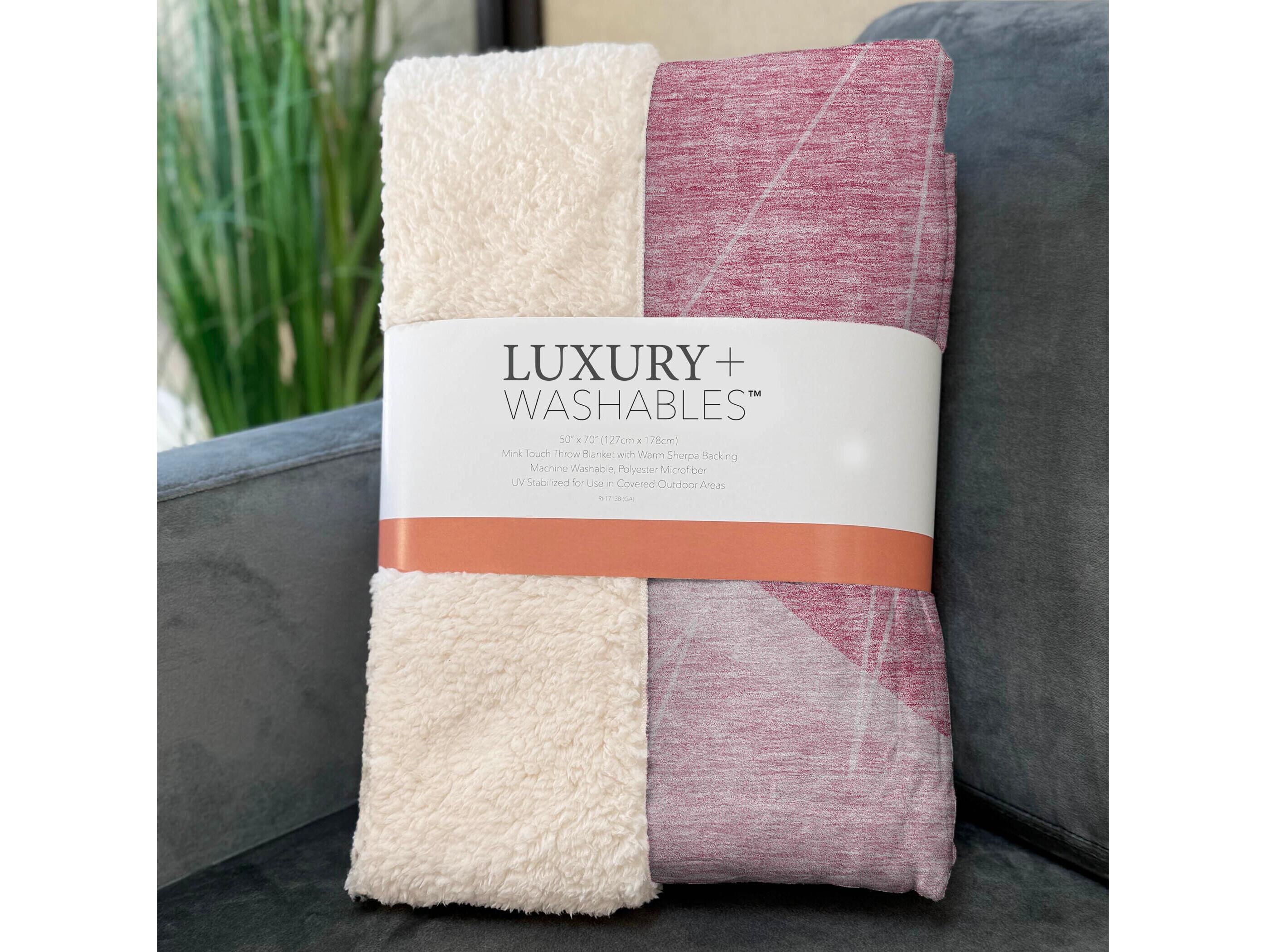 Dalyn Sherpa Pink Polyester Throw