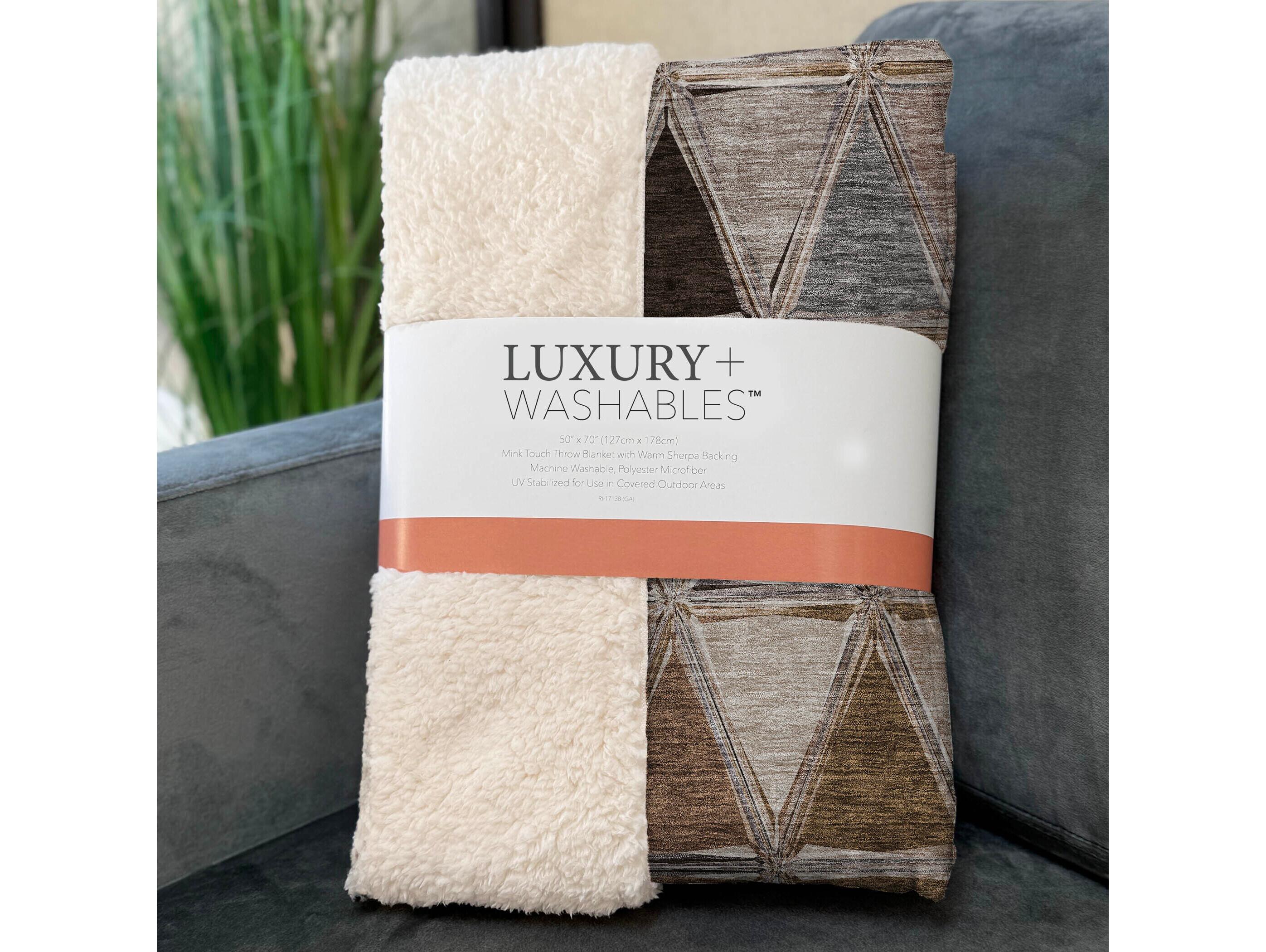 Dalyn Sherpa Brown Polyester Throw