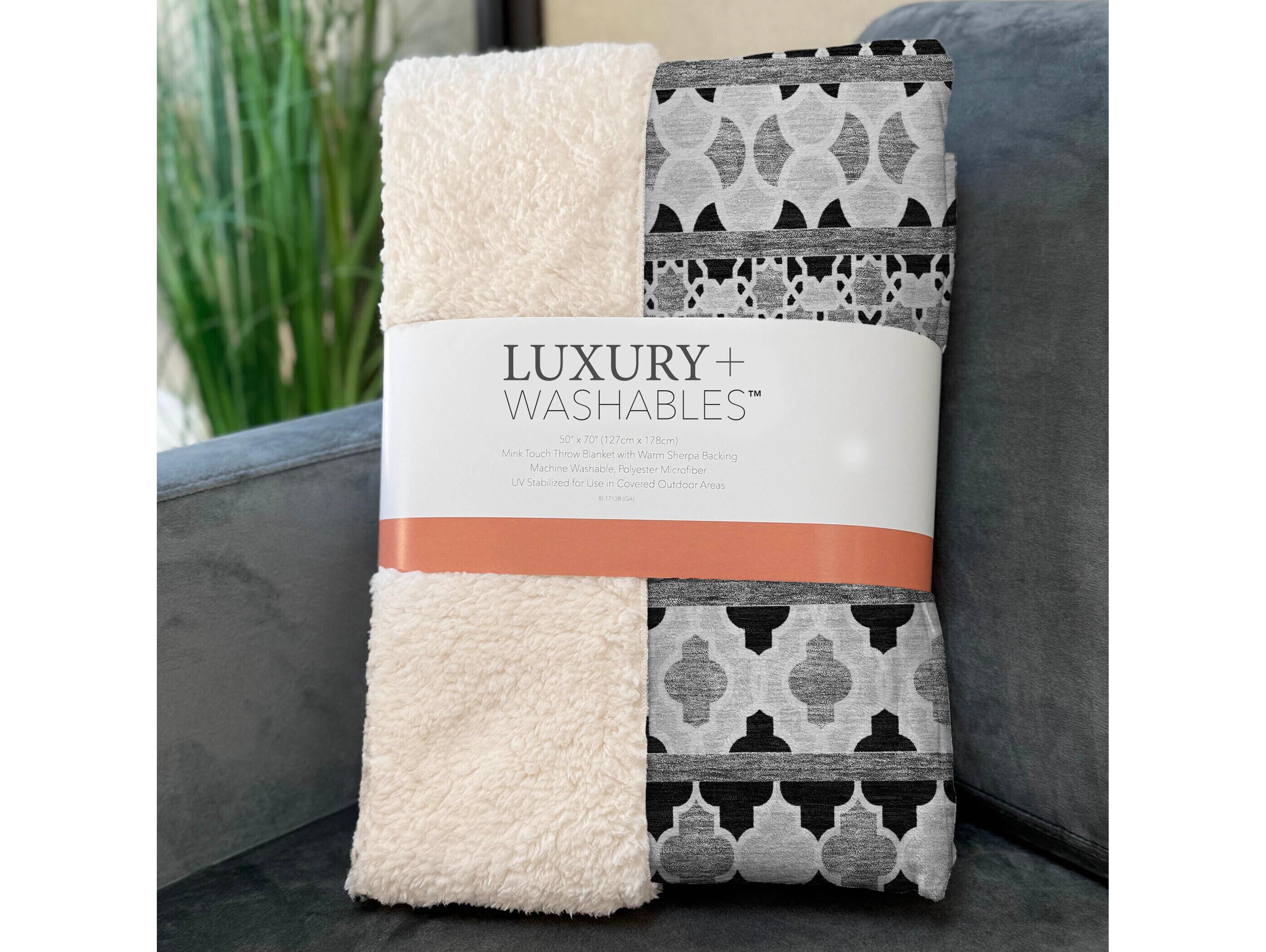 Dalyn Sherpa Black Polyester Throw