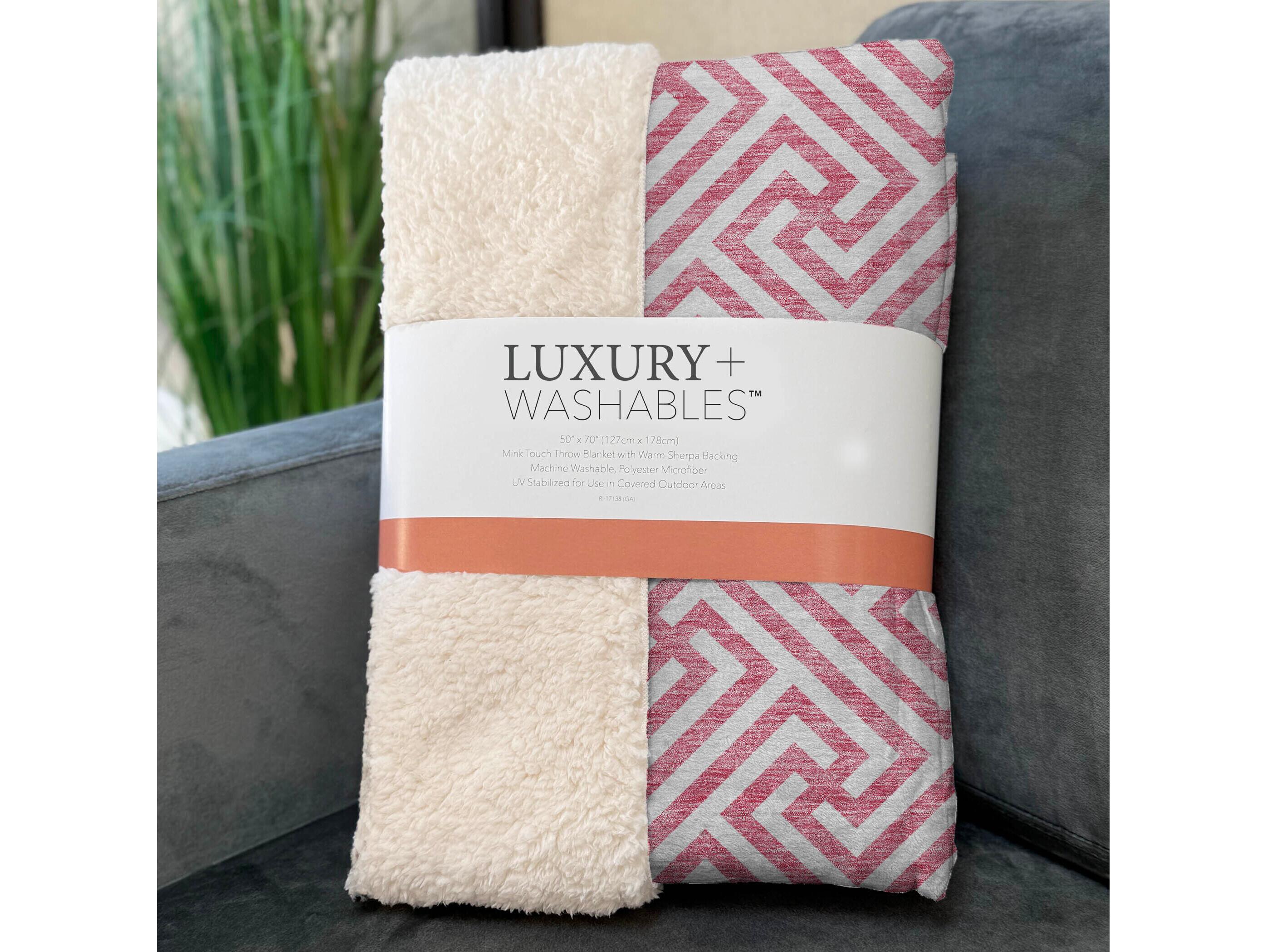 Dalyn Sherpa Pink Polyester Throw