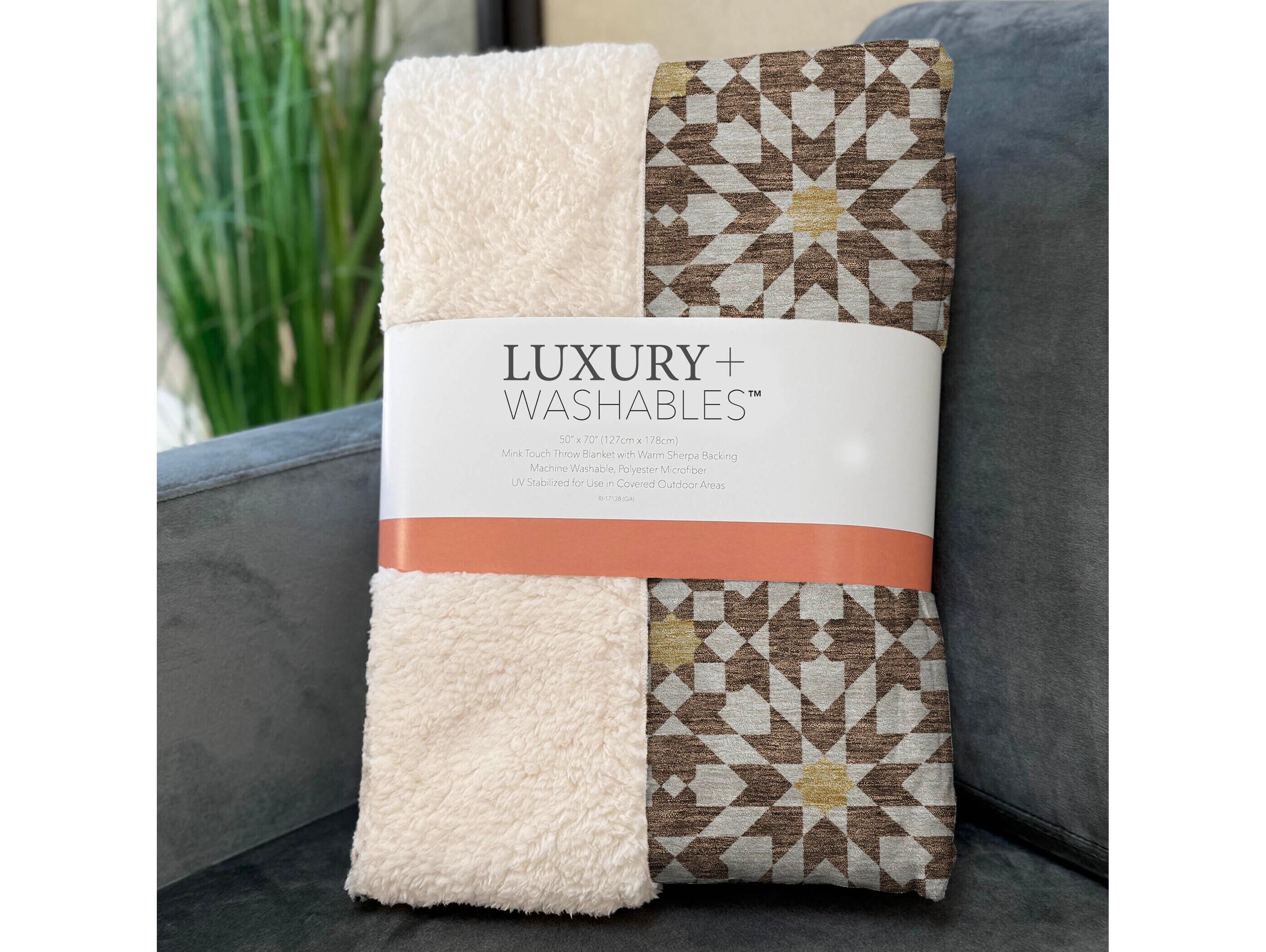 Dalyn Sherpa Brown Polyester Throw