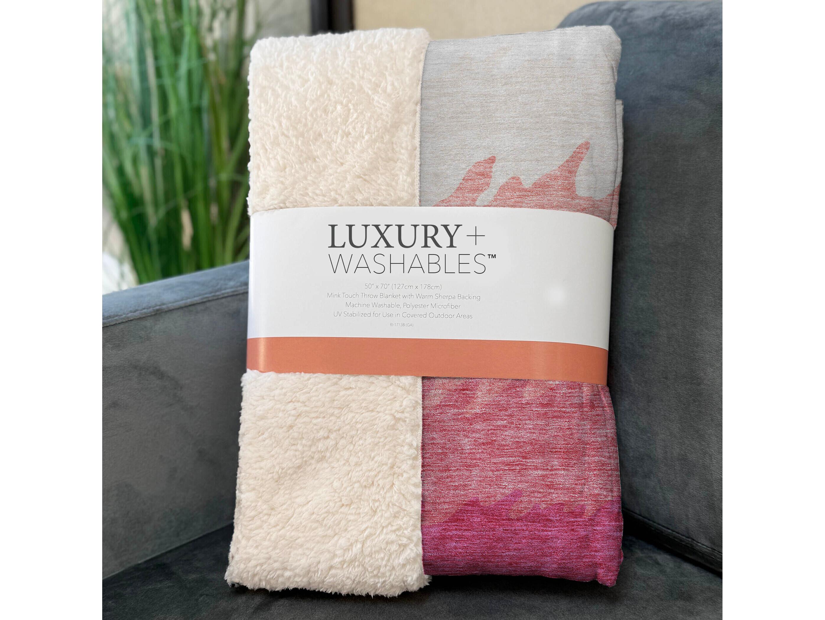Dalyn Sherpa Pink Polyester Throw